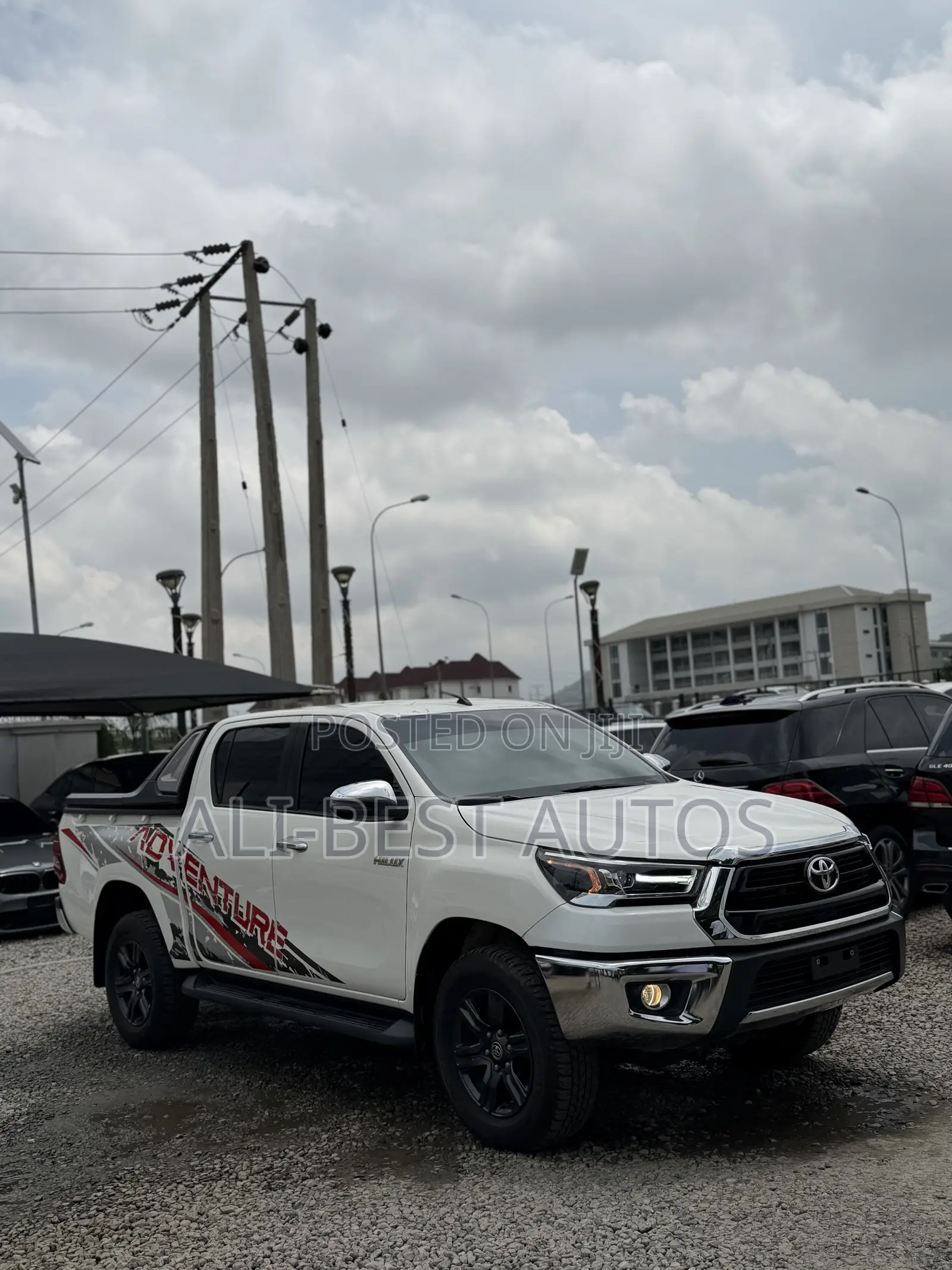 Toyota Hilux 2023 White