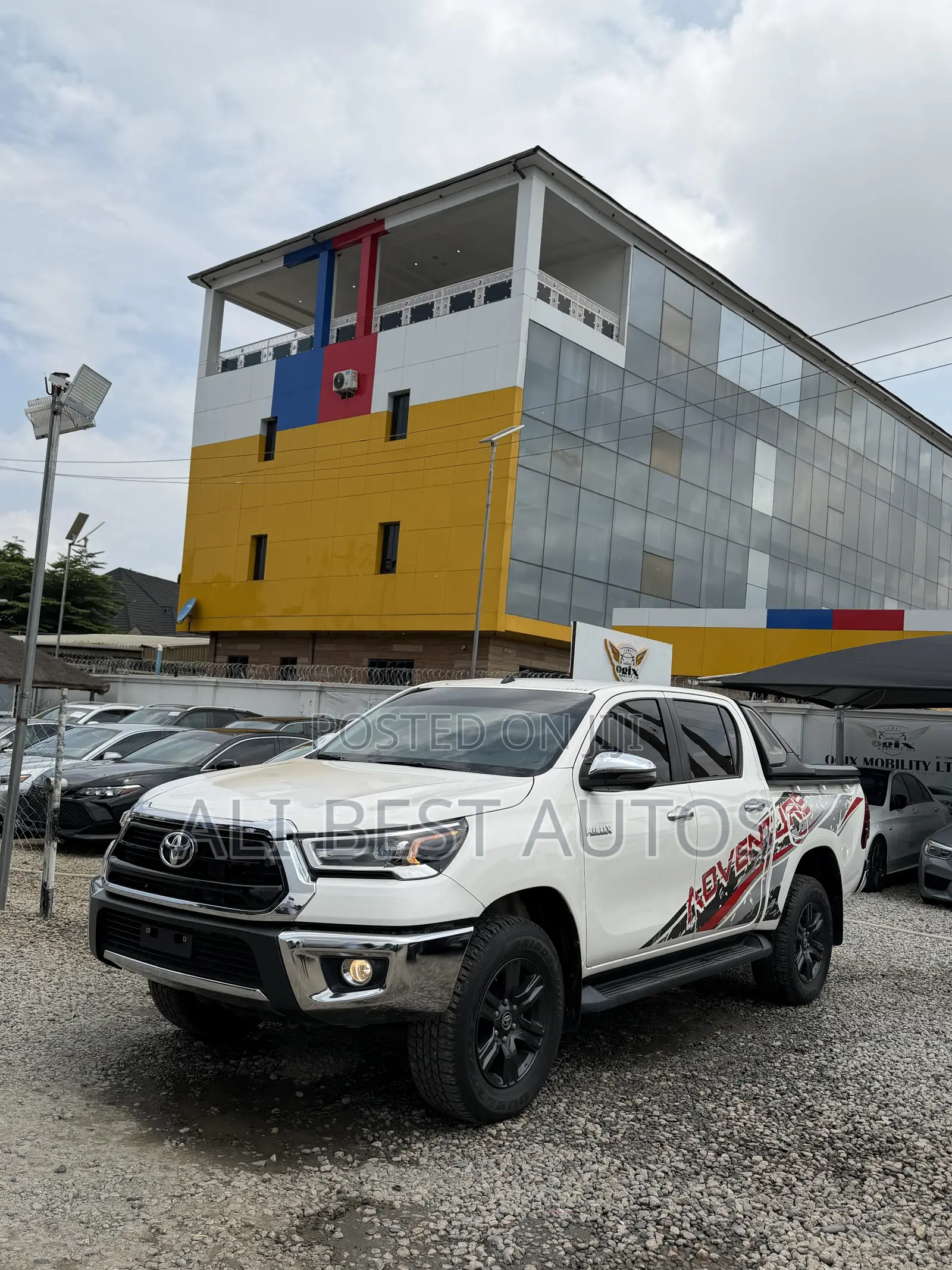 Toyota Hilux 2023 White