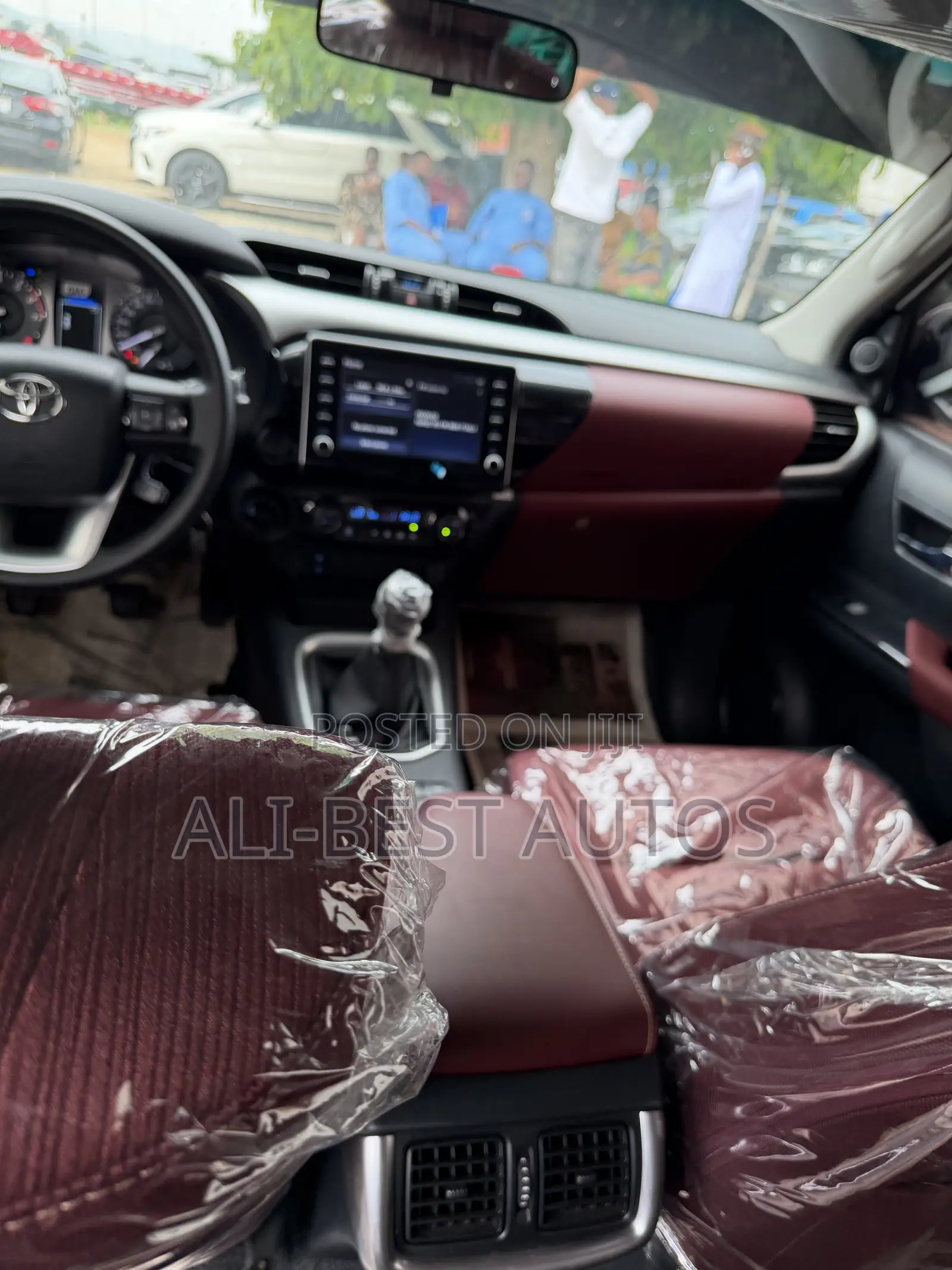 Toyota Hilux 2023 White