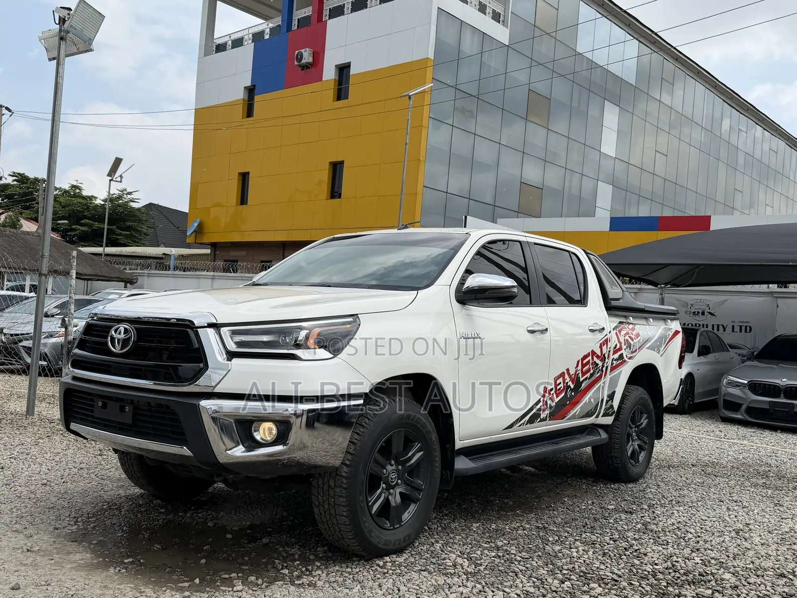 Toyota Hilux 2023 White