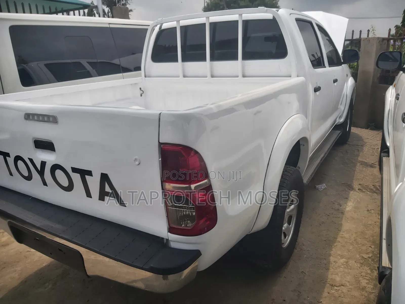 Toyota Hilux SR5 4x4 2015 White