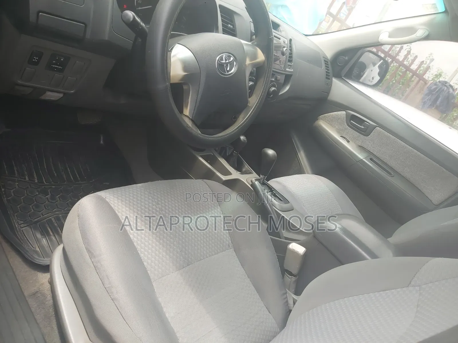Toyota Hilux SR5 4x4 2015 White