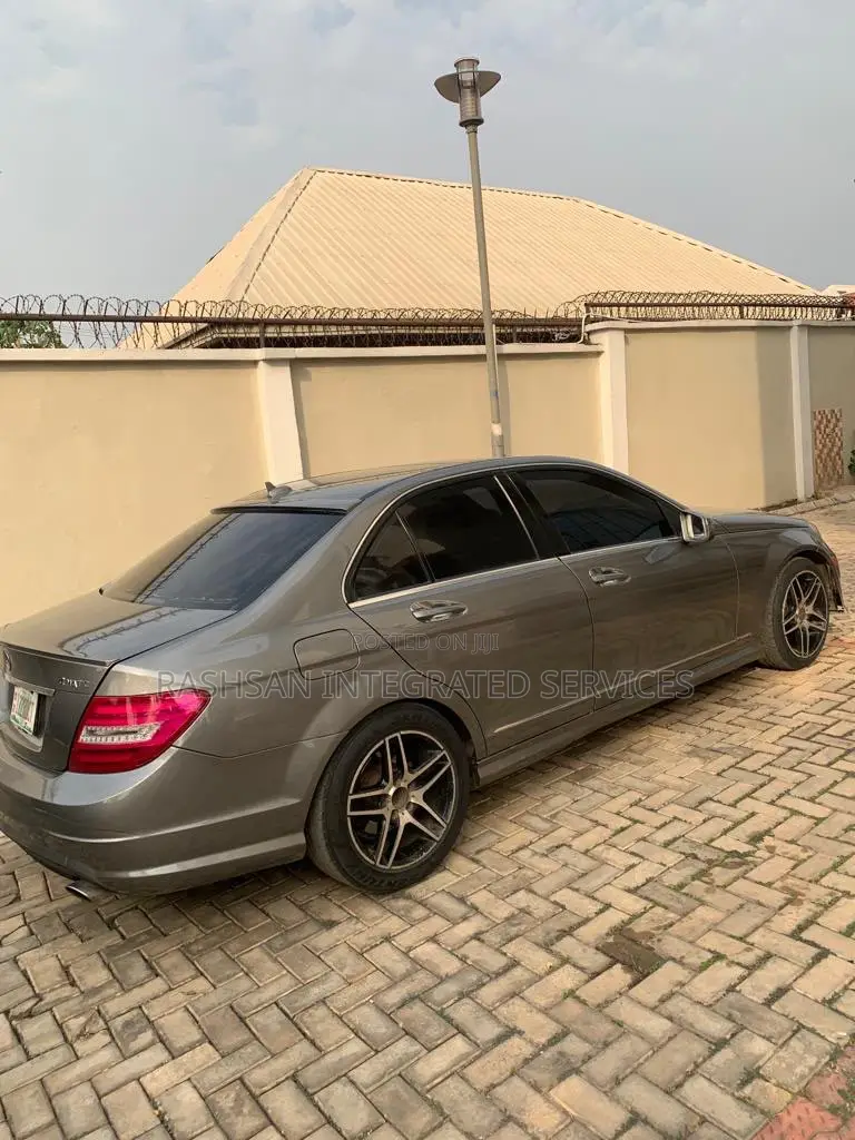 Mercedes-Benz C300 2009 Gray