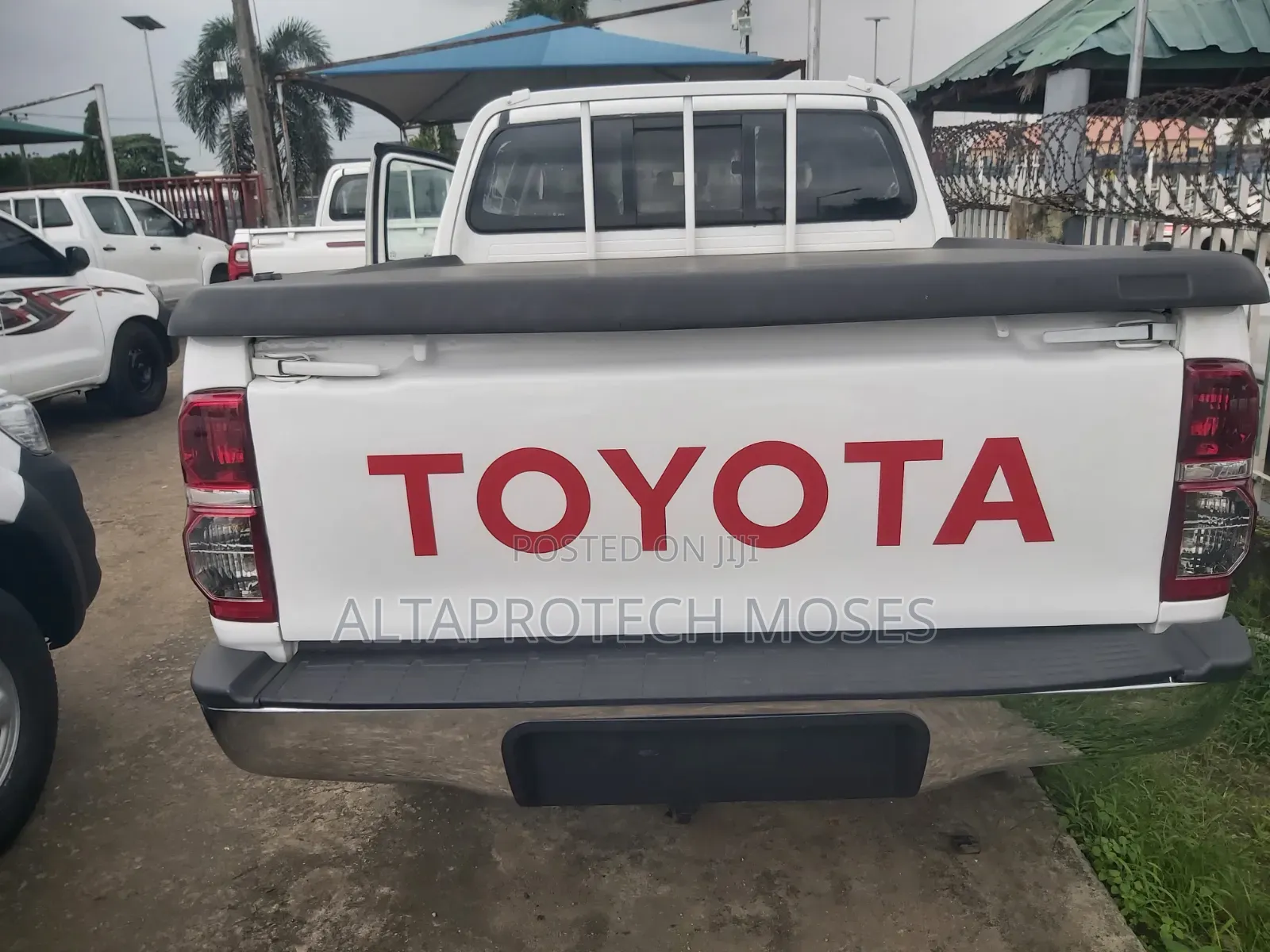Toyota Hilux SR5 4x4 2013 White