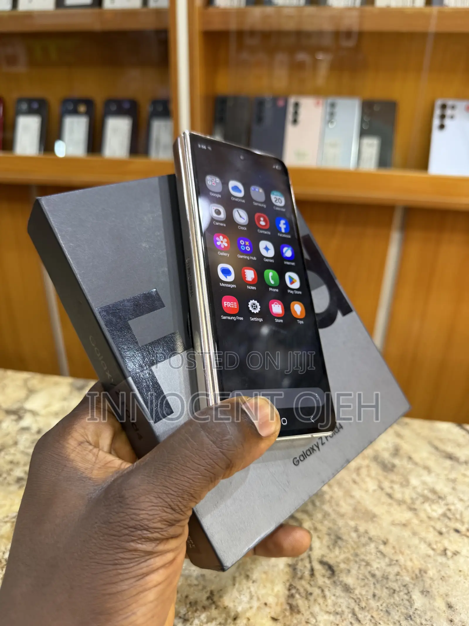 Samsung Galaxy Z Fold4 256 GB Gold