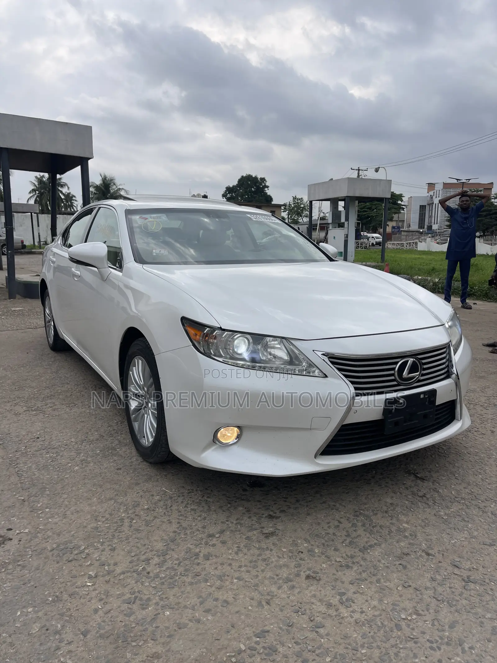 Lexus ES 350 FWD 2013 White