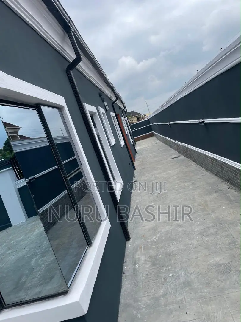 3bdrm Bungalow in Akuru Olusetan, Akala Express for sale