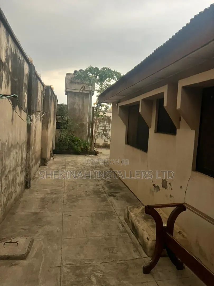 Furnished 4bdrm Bungalow in Celica New Ife Road, Ibadan for sale