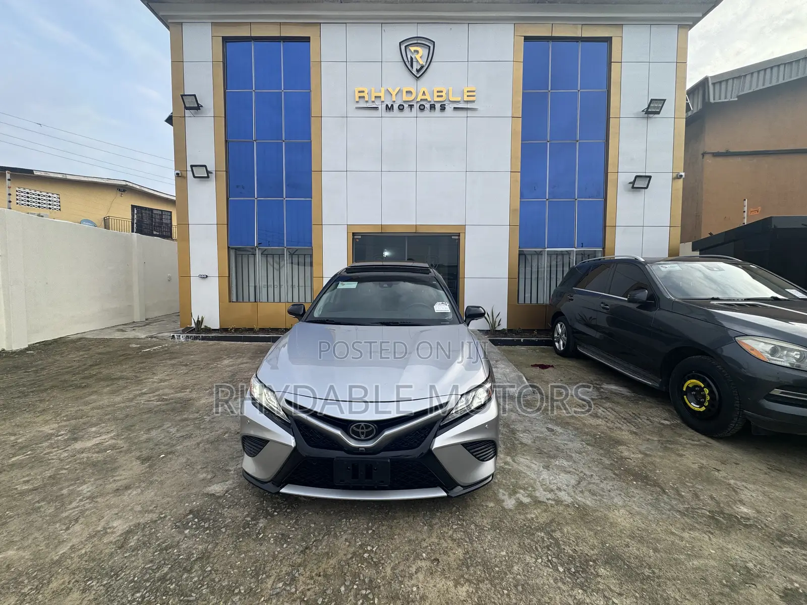 Toyota Camry 2019 Silver