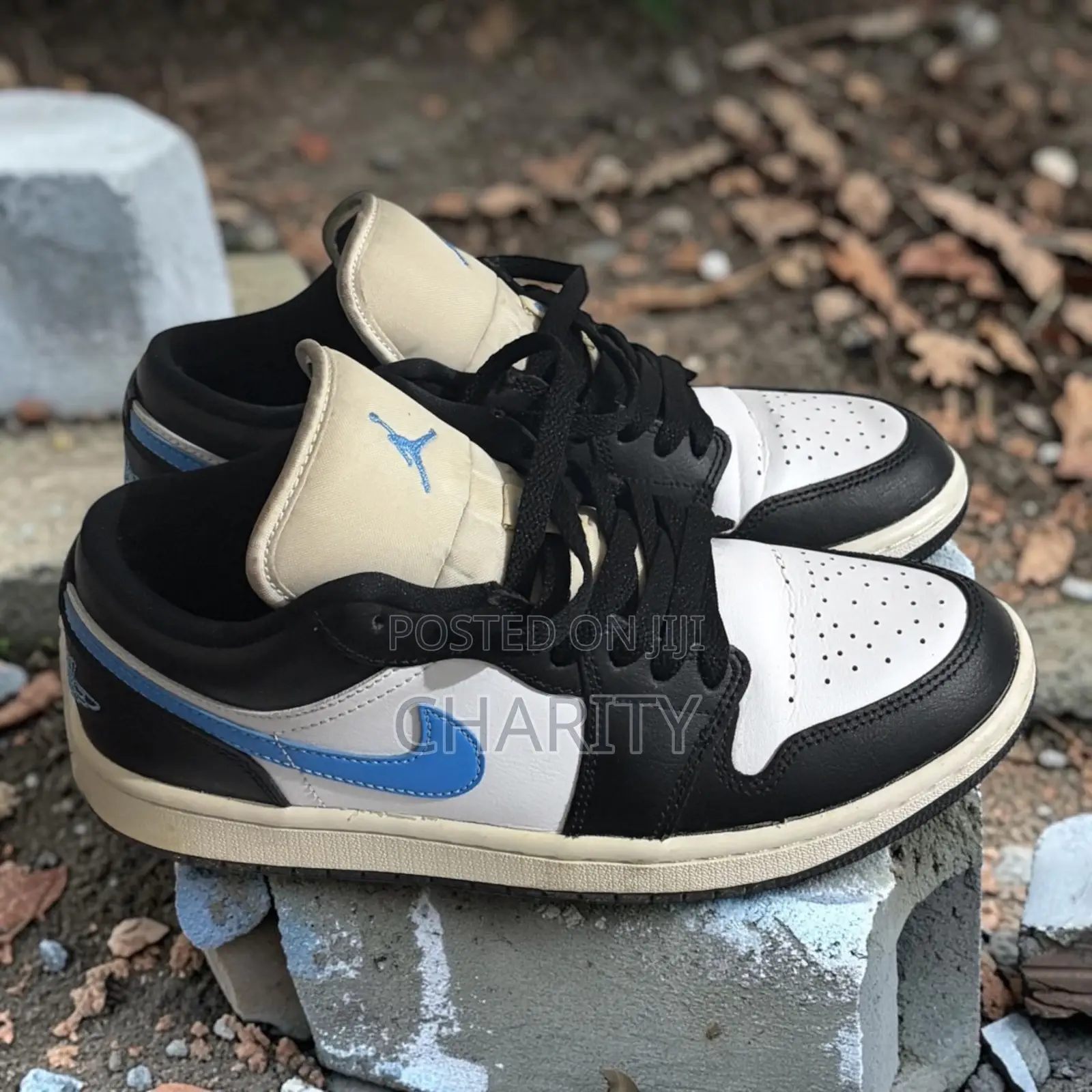 Authentic Nike Air Jordan 1 Low Black/University Blue EU 39