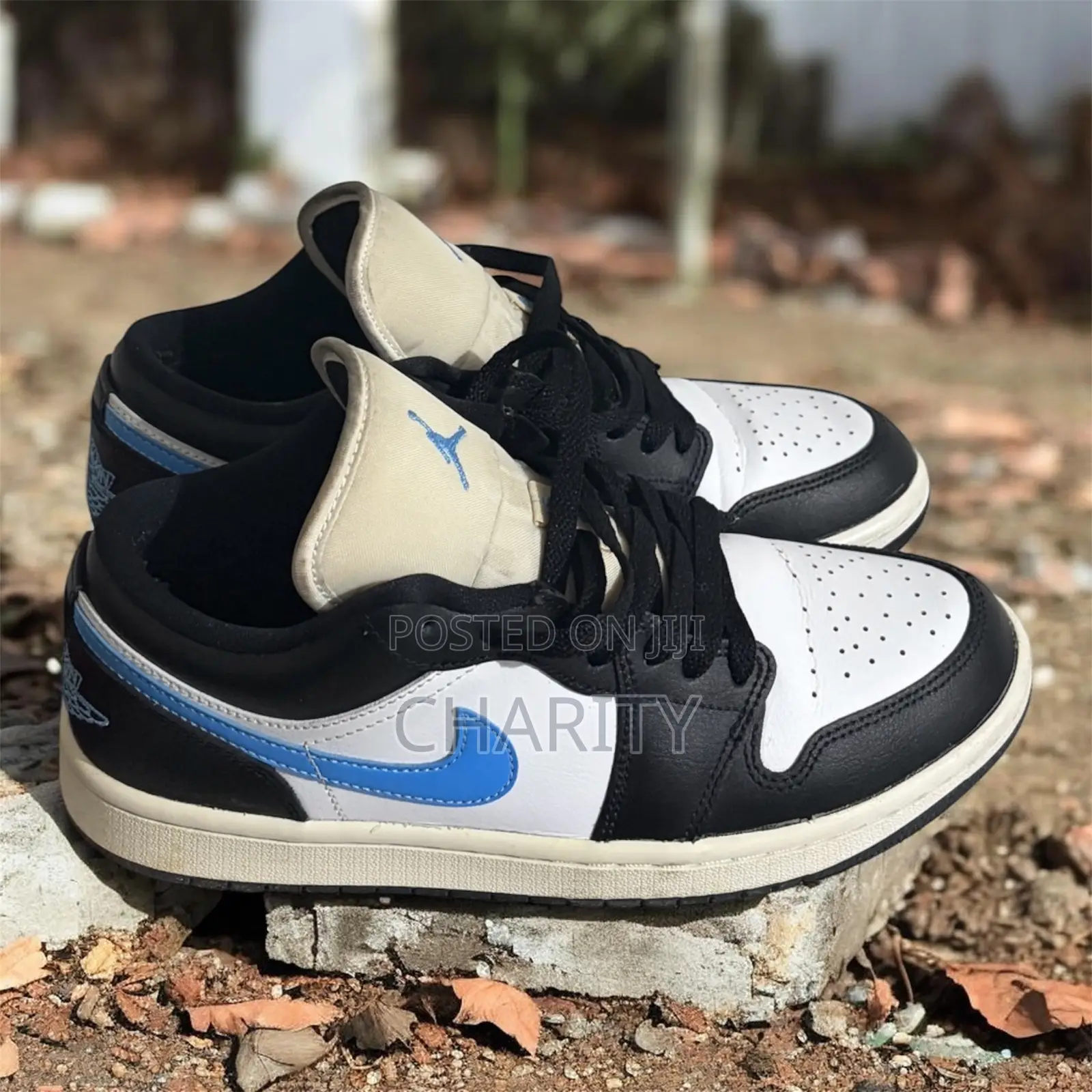Authentic Nike Air Jordan 1 Low Black/University Blue EU 39