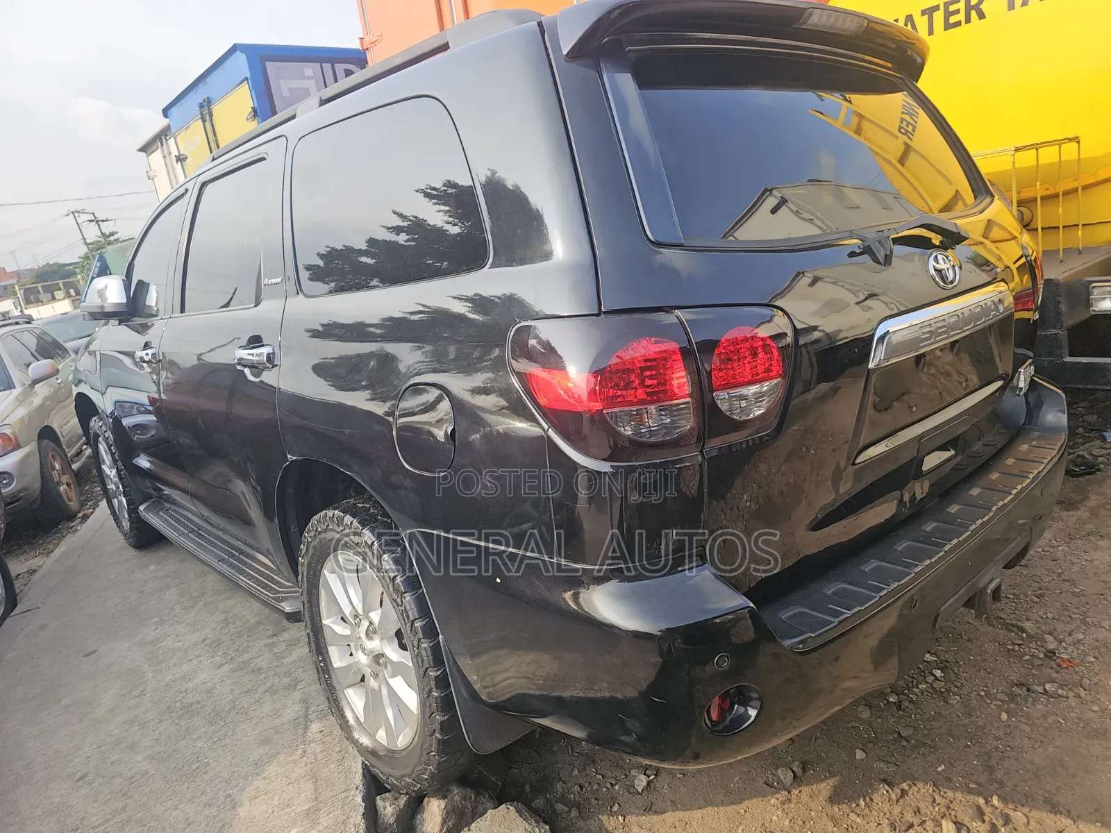 Toyota Sequoia Platinum FFV 4dr SUV 4WD (5.7L 8cyl 6A) 2012 Black