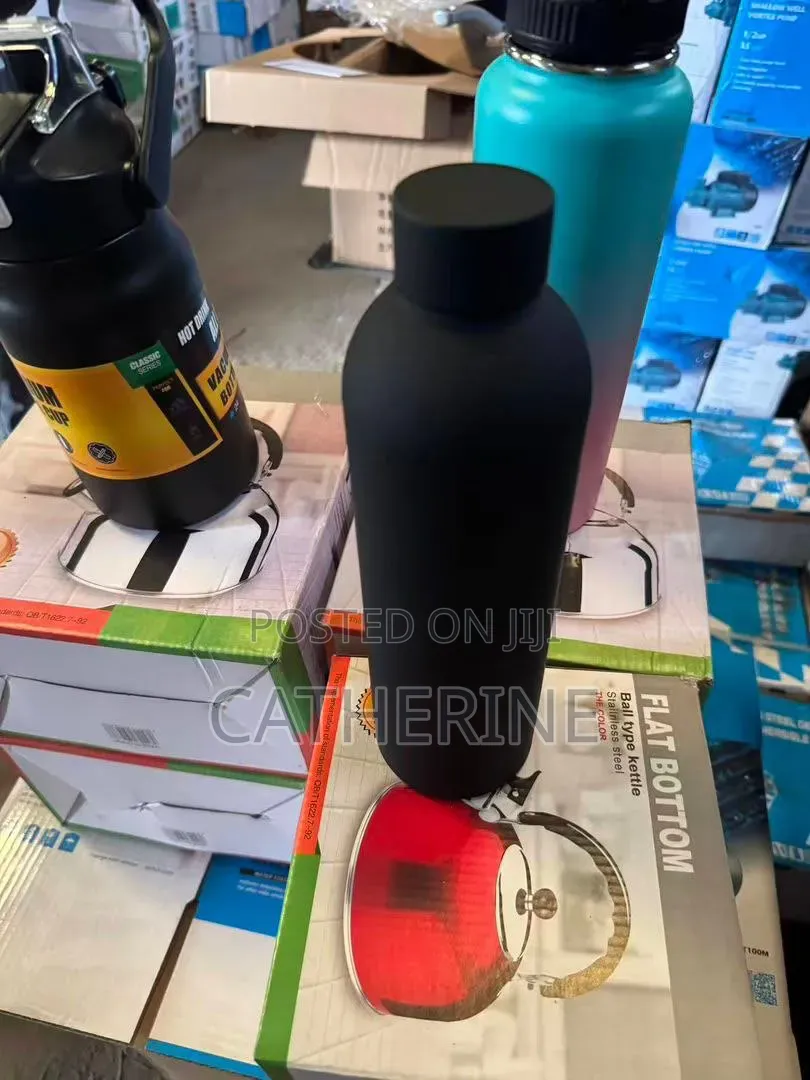Matte Black 750ml Insulated Stainless Steel Water Bottle