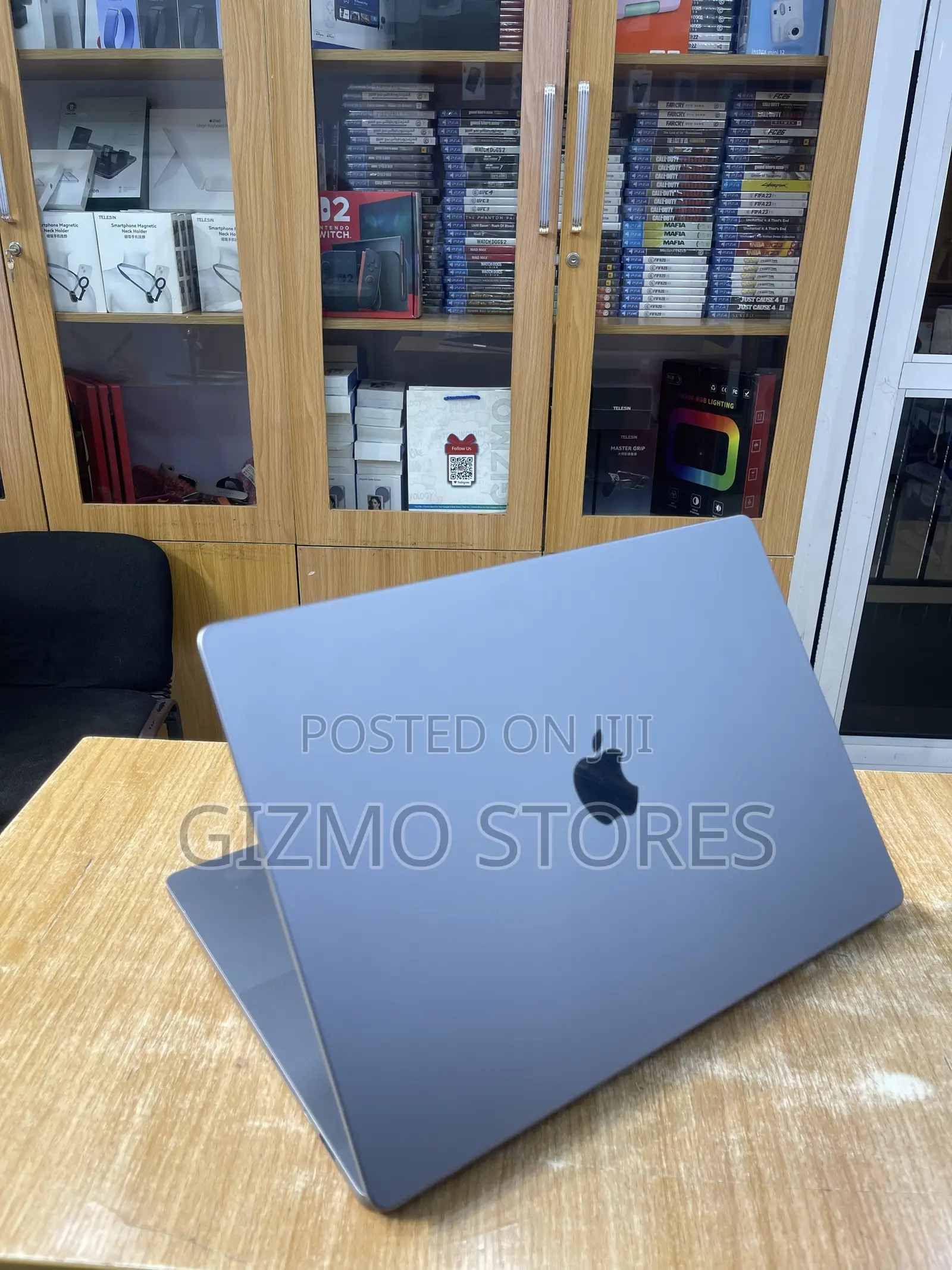 Laptop Apple MacBook Pro 2021 M1 16GB Apple M1 Pro SSD 512GB