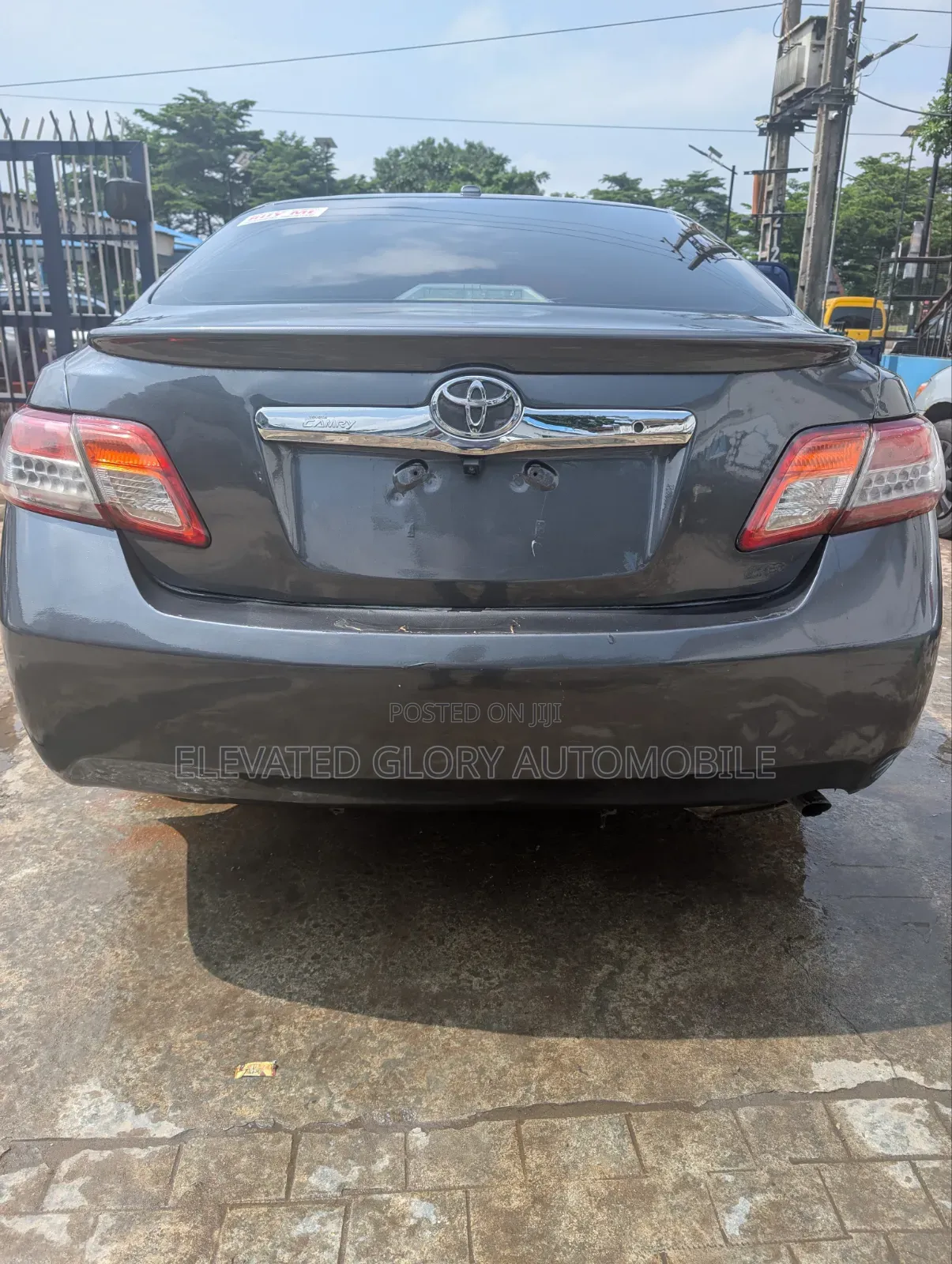 Toyota Camry Base 4dr Sedan (2.5L 4cyl 6M) 2010 Gray
