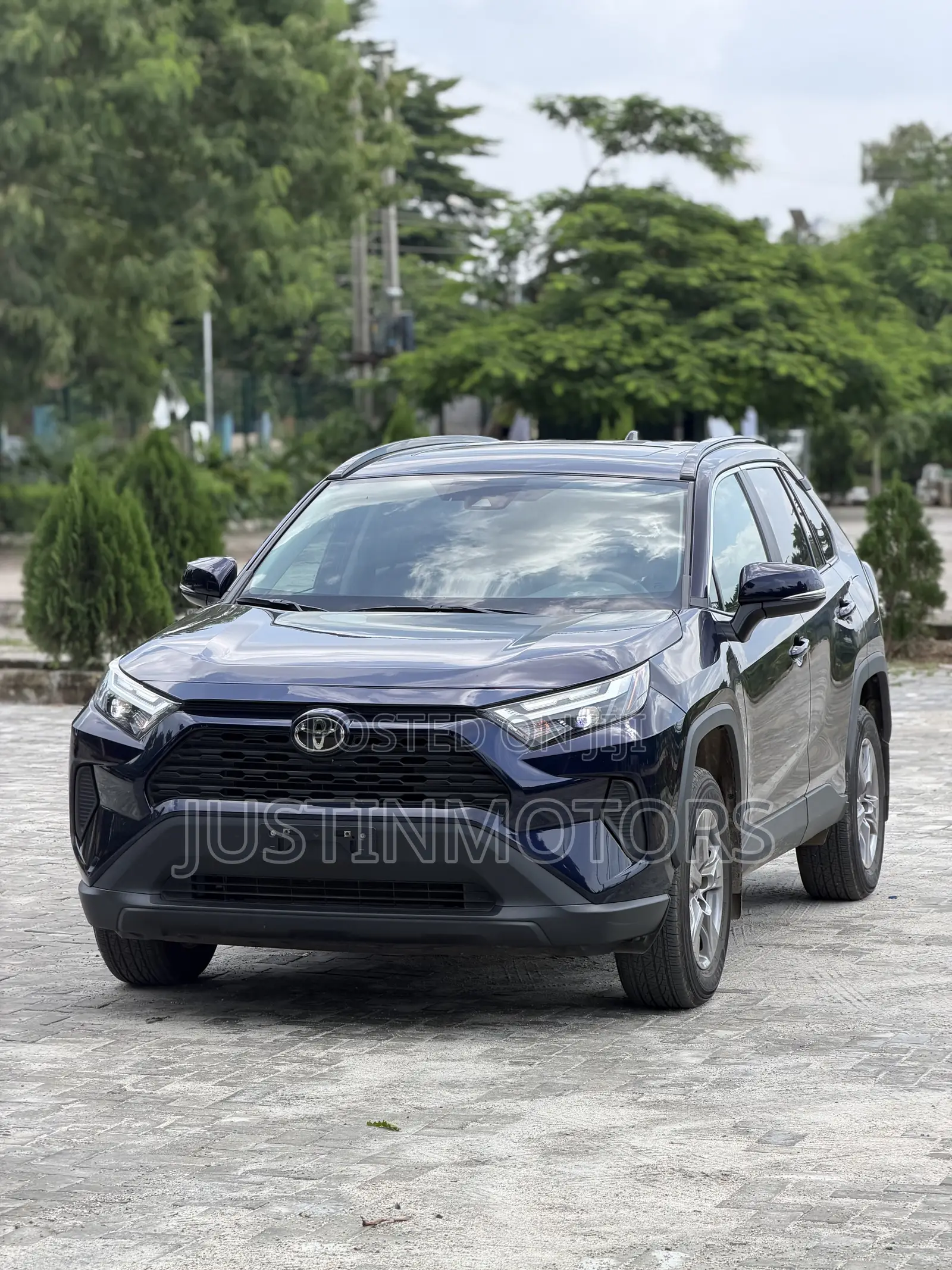 Toyota RAV4 XLE Premium AWD 2024 Blue