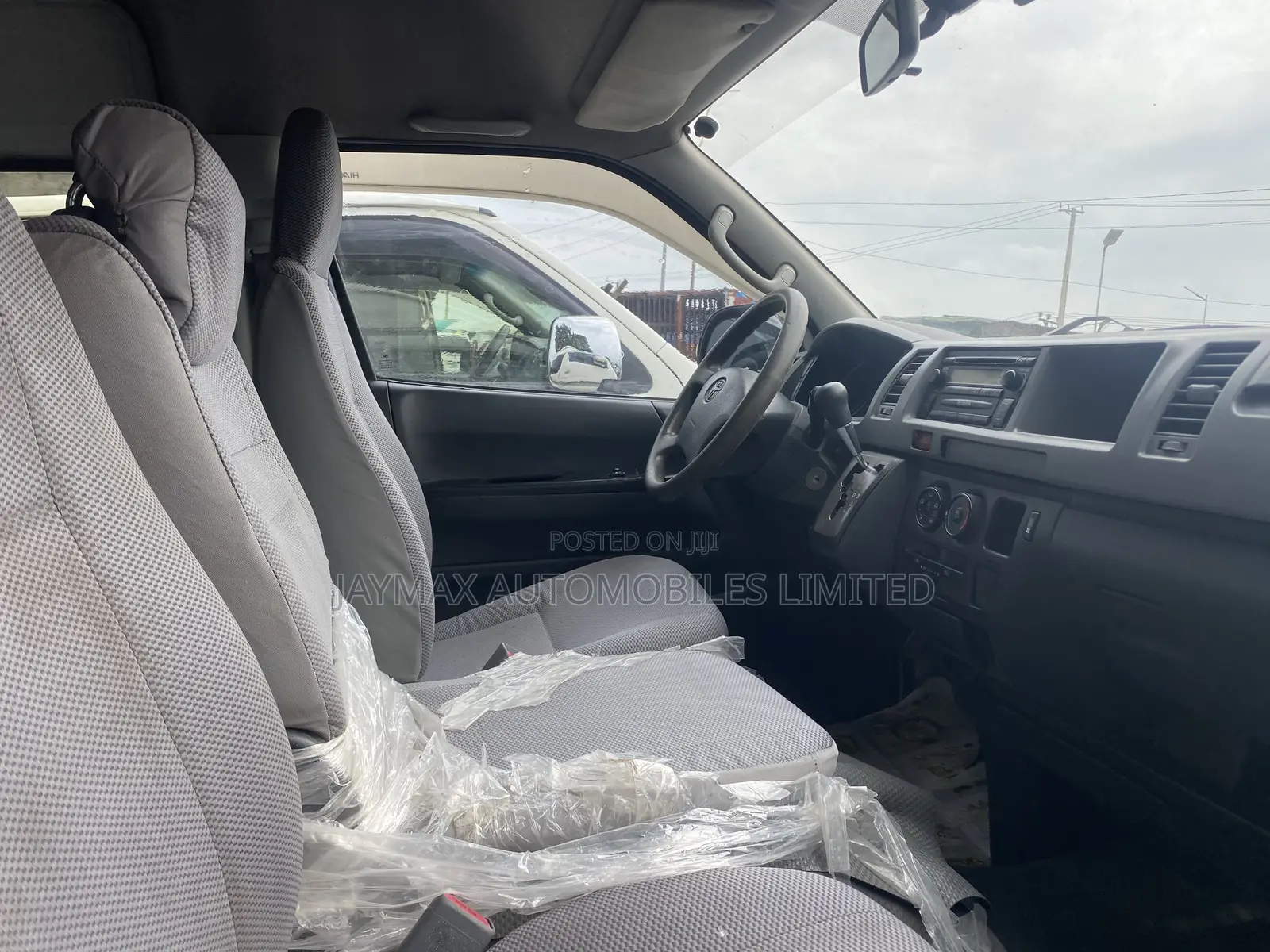 Toyota HiAce 2017 White