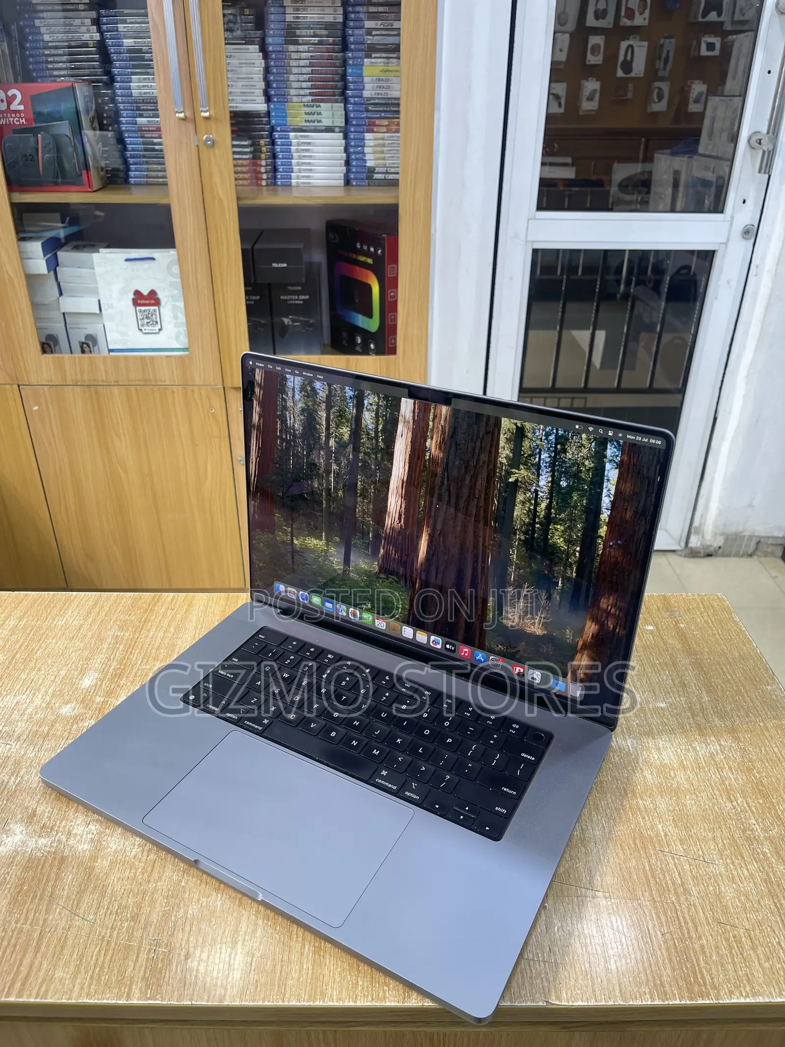 Laptop Apple MacBook Pro 2021 M1 32GB Apple M1 Pro SSD 512GB