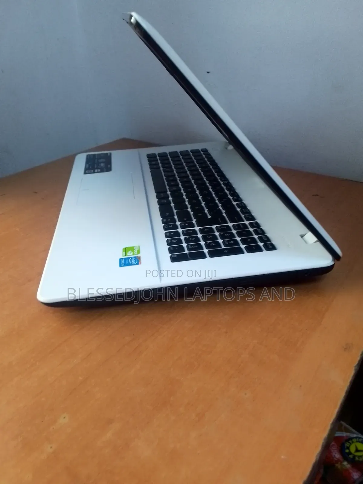 Laptop Asus X751NA 8GB Intel Core i3 HDD 500GB