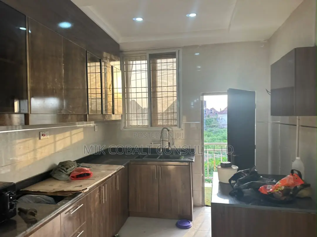 3bdrm Block of Flats in Dantata, Gwarinpa for rent