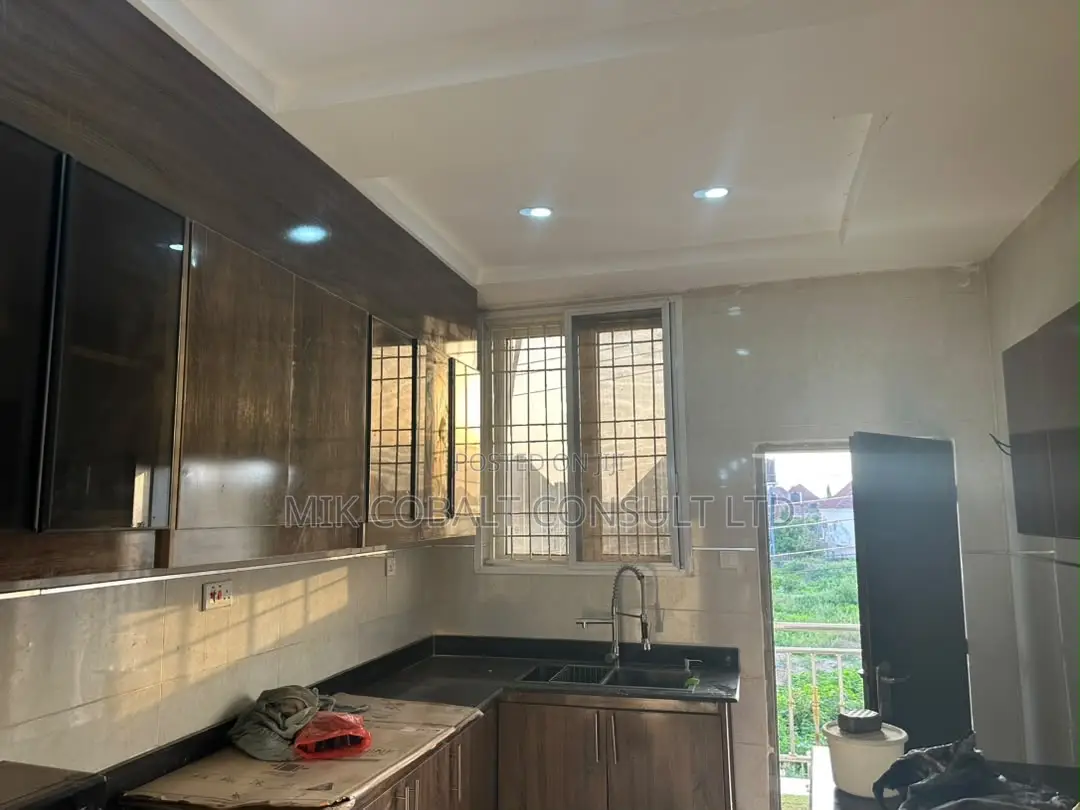 3bdrm Block of Flats in Dantata, Gwarinpa for rent