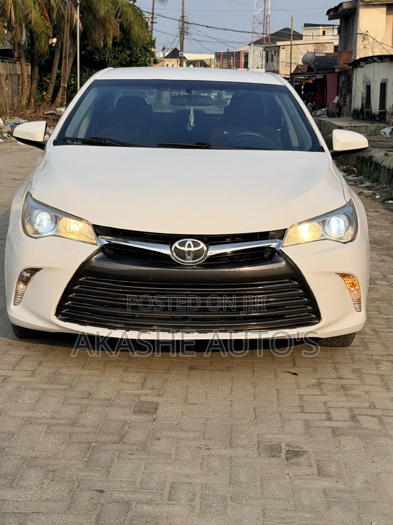 Toyota Camry LE 4dr Sedan (2.5L 4cyl 6A) 2016 White