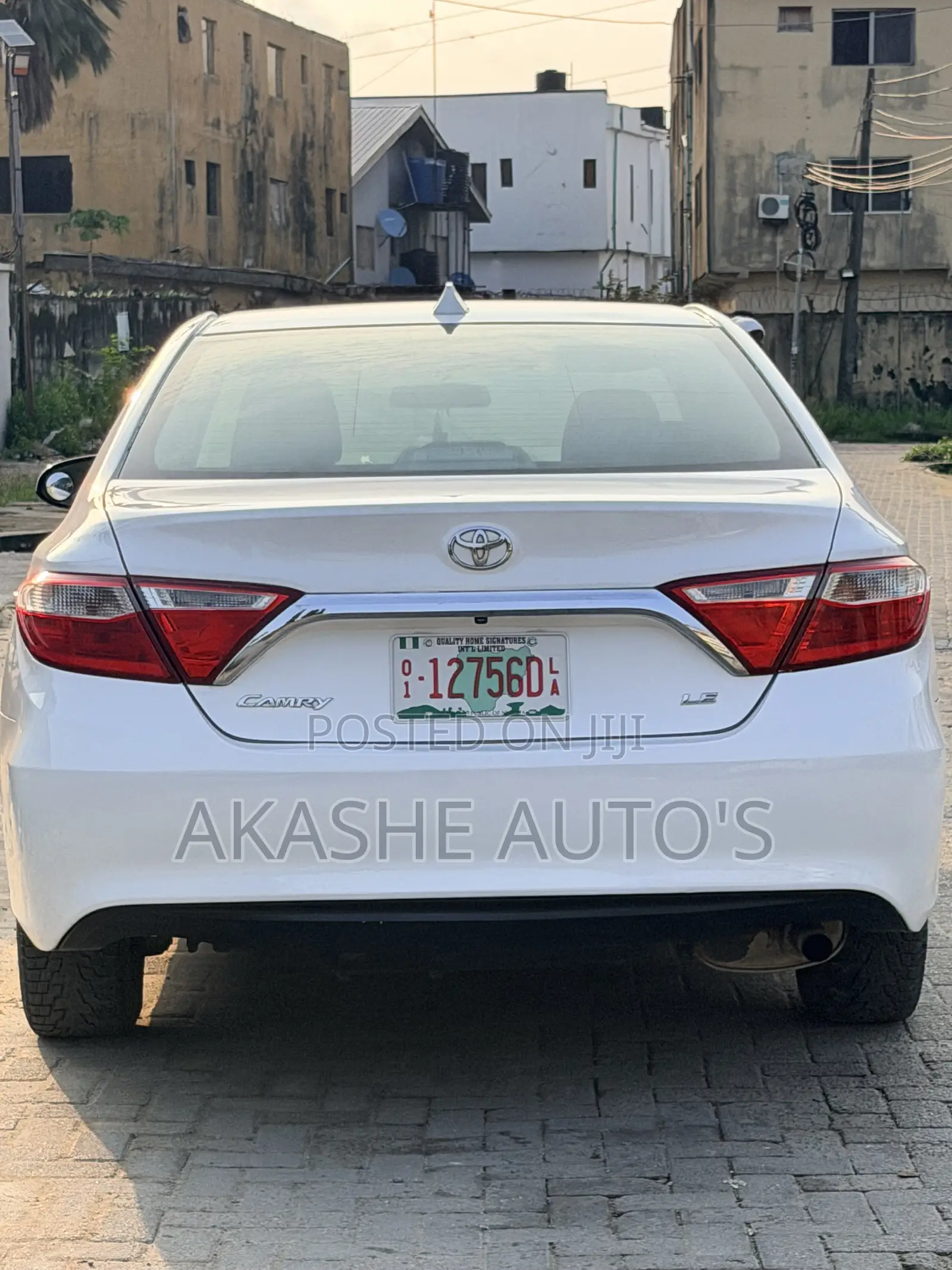 Toyota Camry LE 4dr Sedan (2.5L 4cyl 6A) 2016 White