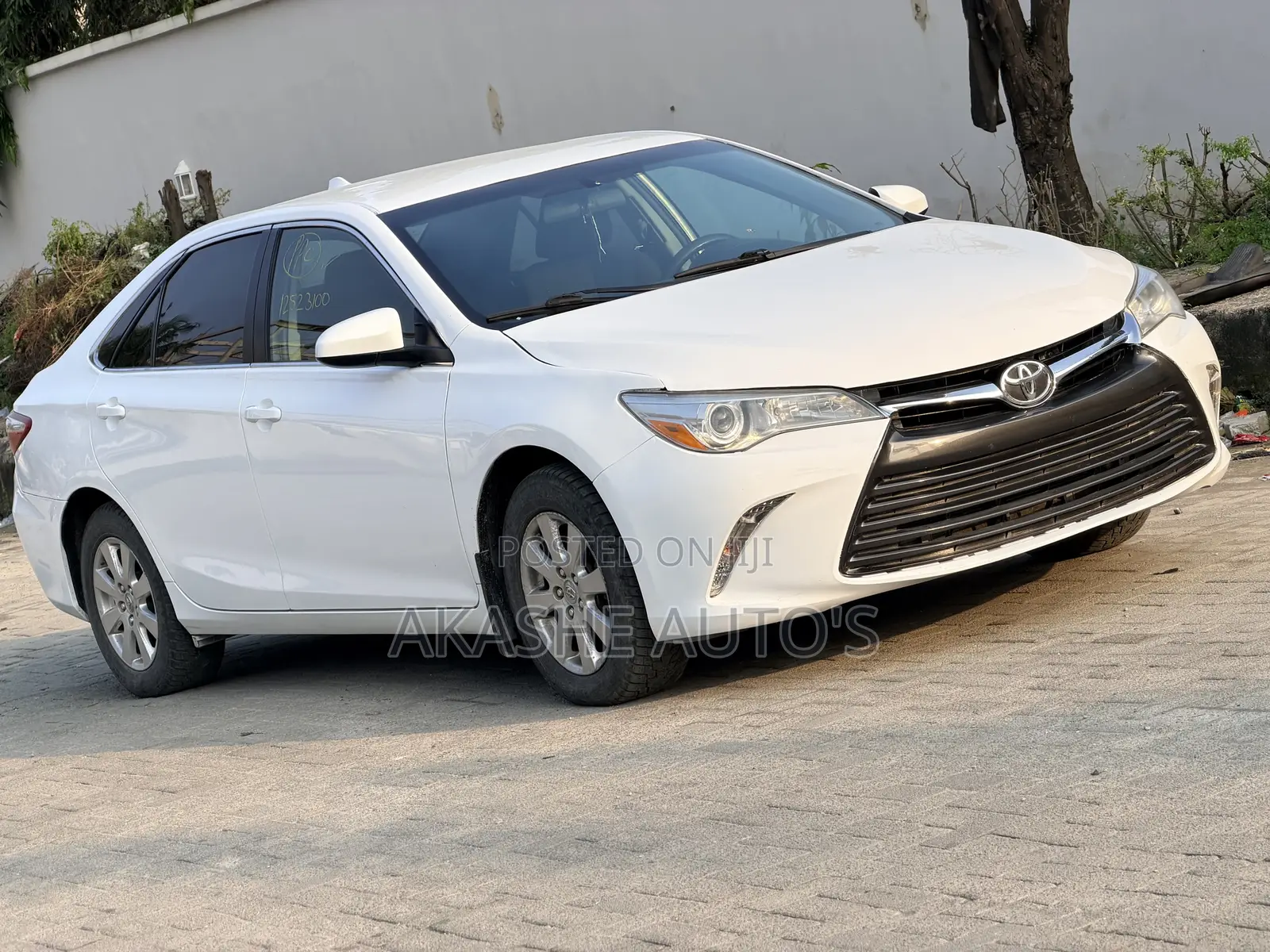 Toyota Camry LE 4dr Sedan (2.5L 4cyl 6A) 2016 White