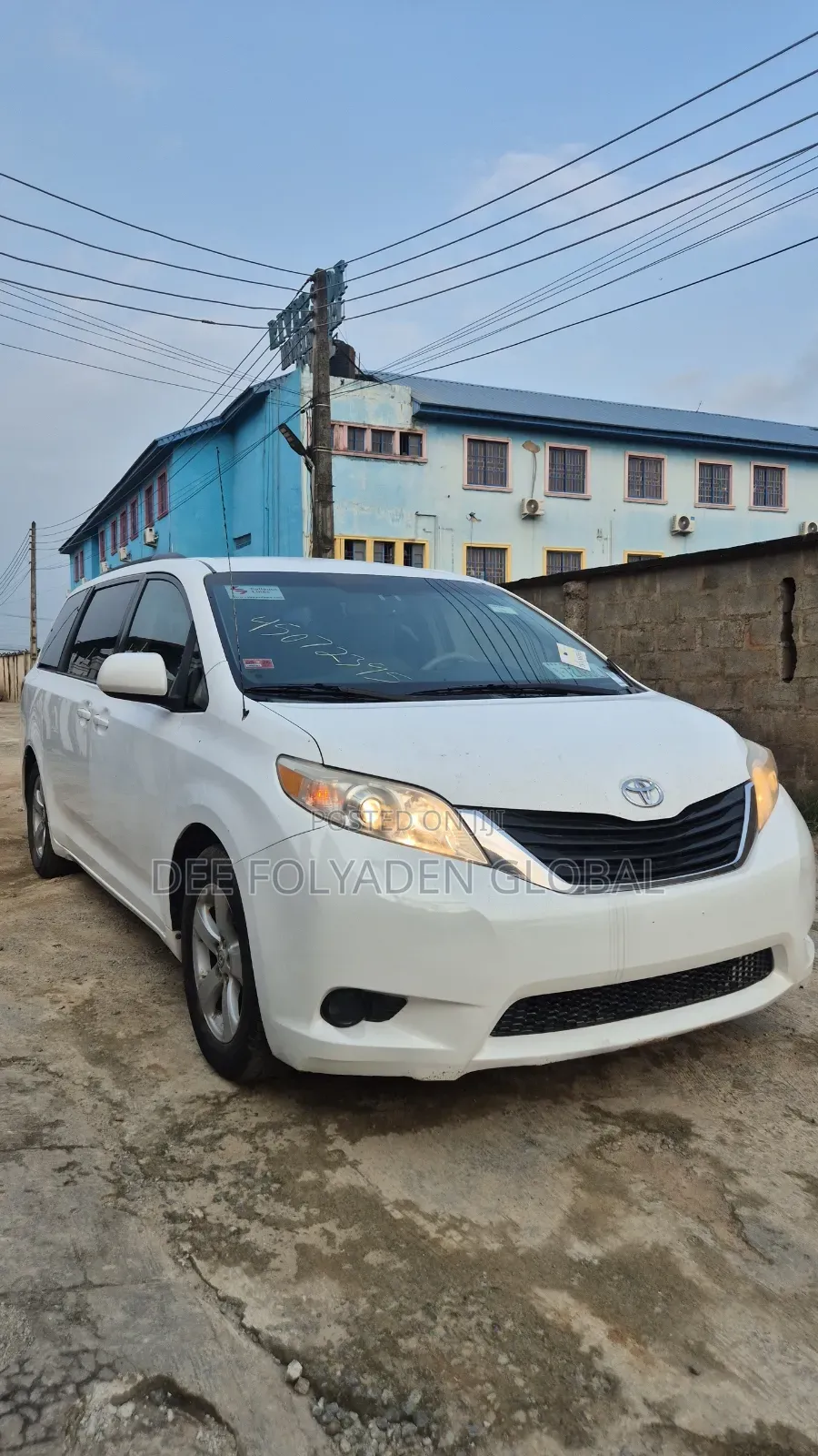 Toyota Sienna LE 8 Passenger 2011 White