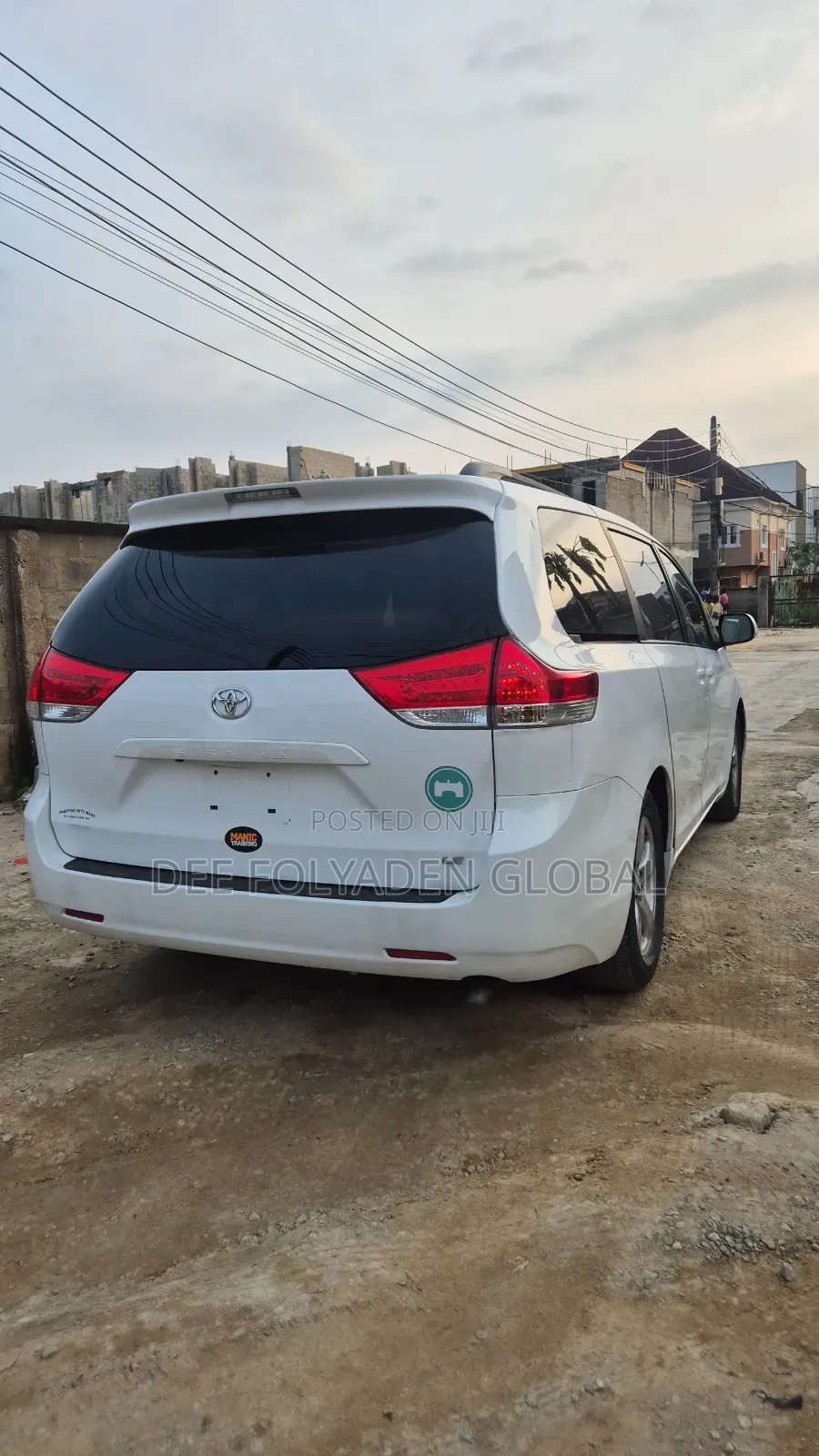 Toyota Sienna LE 8 Passenger 2011 White