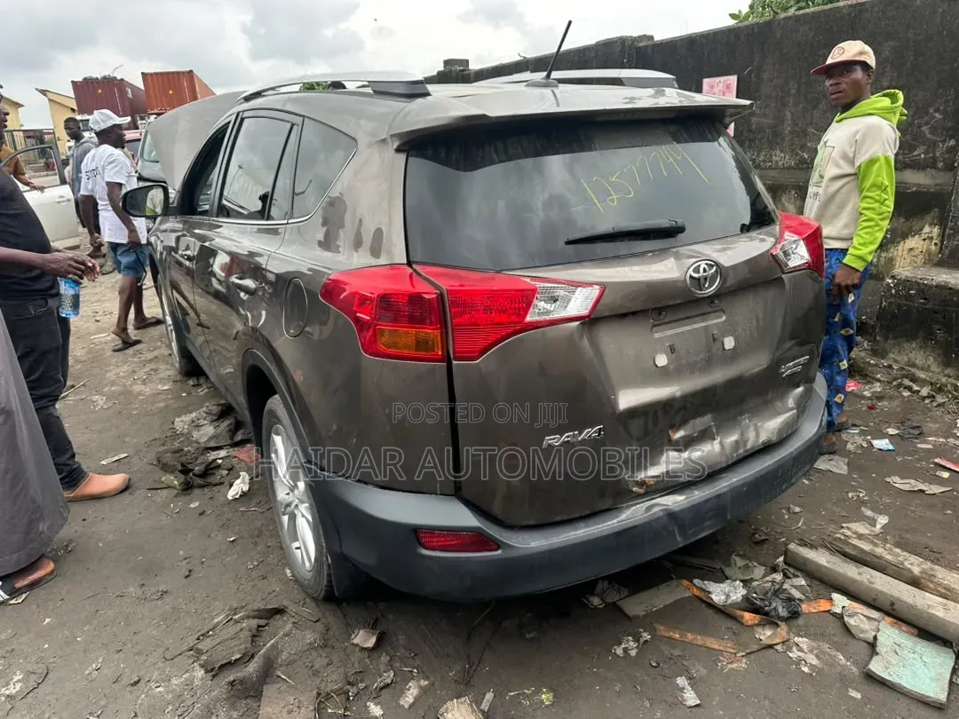Toyota RAV4 2015 Gold