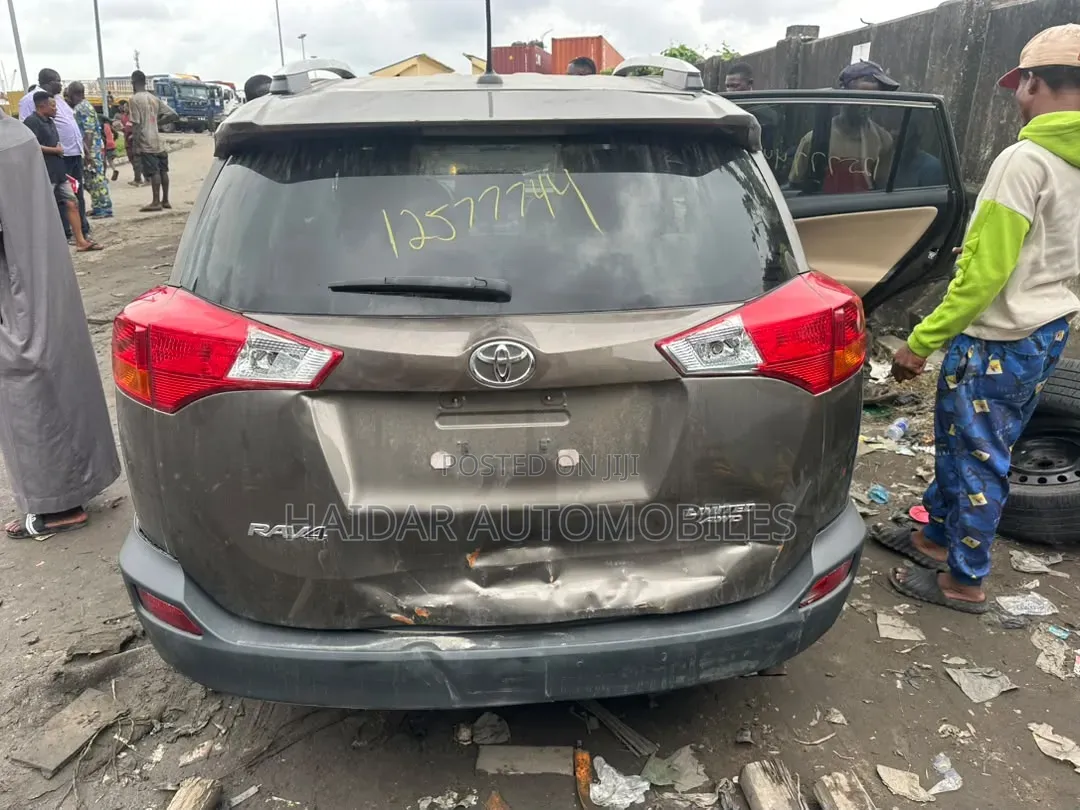 Toyota RAV4 2015 Gold
