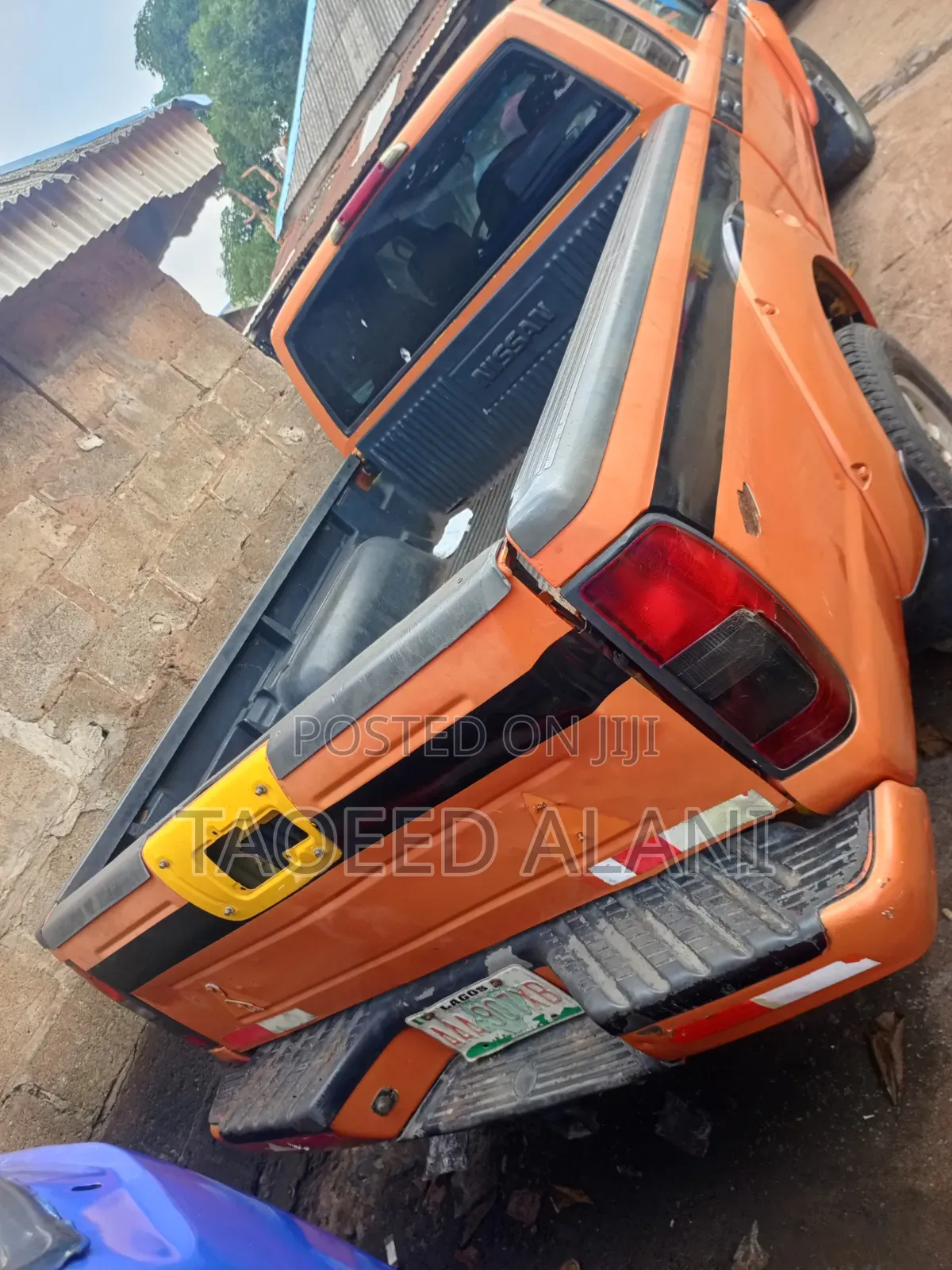 Nissan Frontier Automatic 2005 Yellow