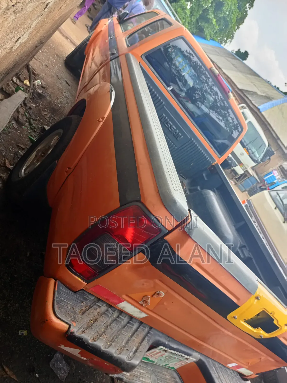 Nissan Frontier Automatic 2005 Yellow
