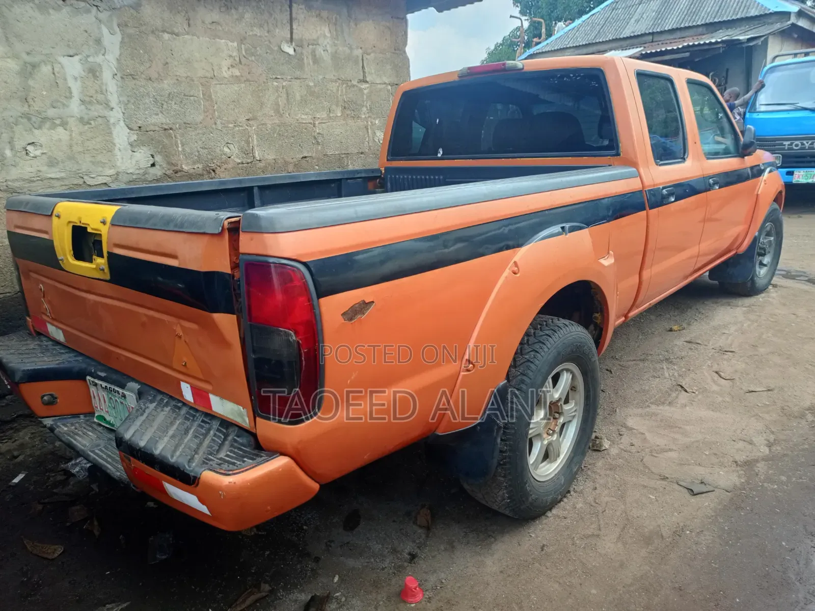 Nissan Frontier Automatic 2005 Yellow