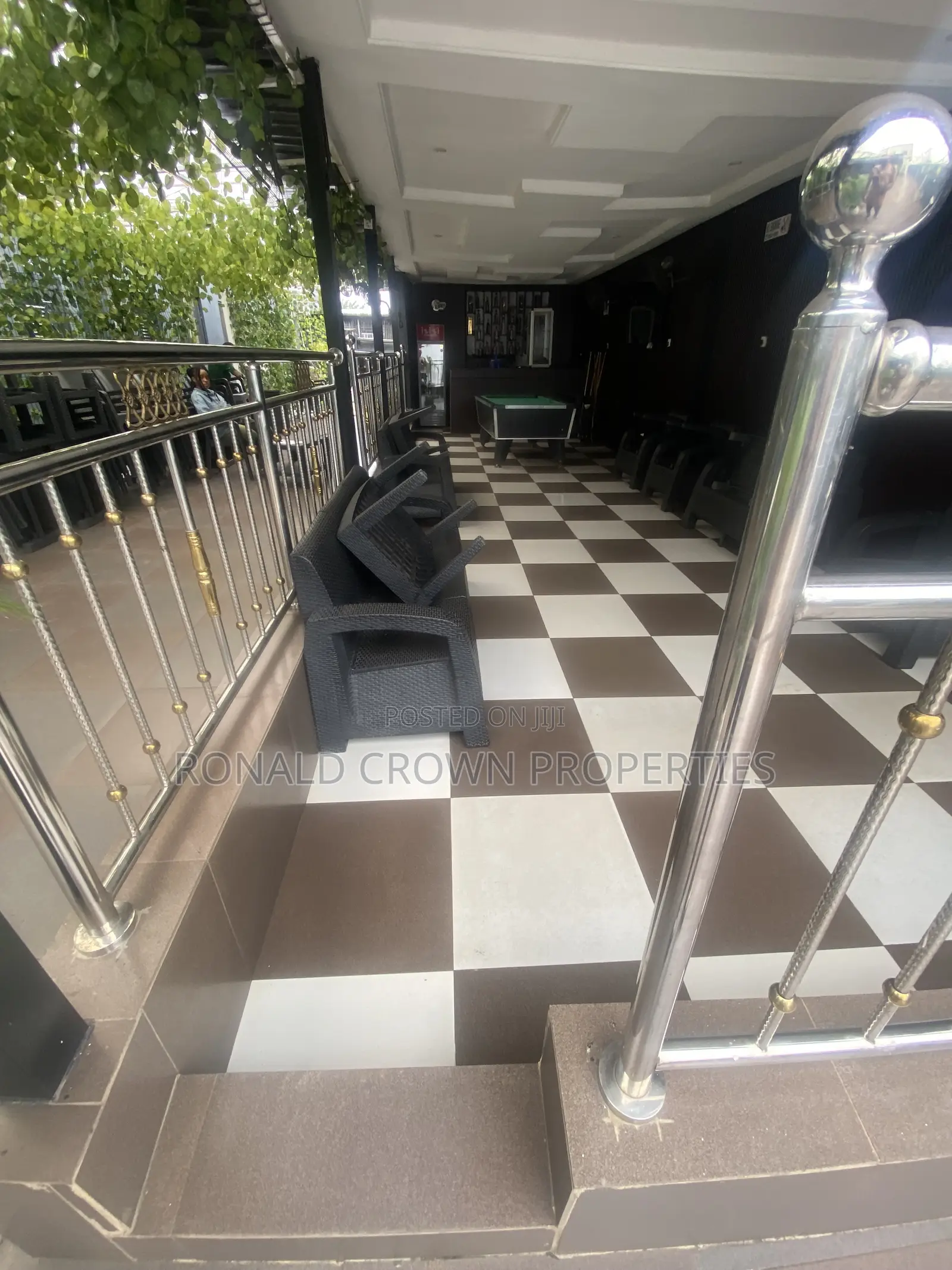 Lounge With 6 Rooms Hotel /Night Club at Ikotun, Restaurant