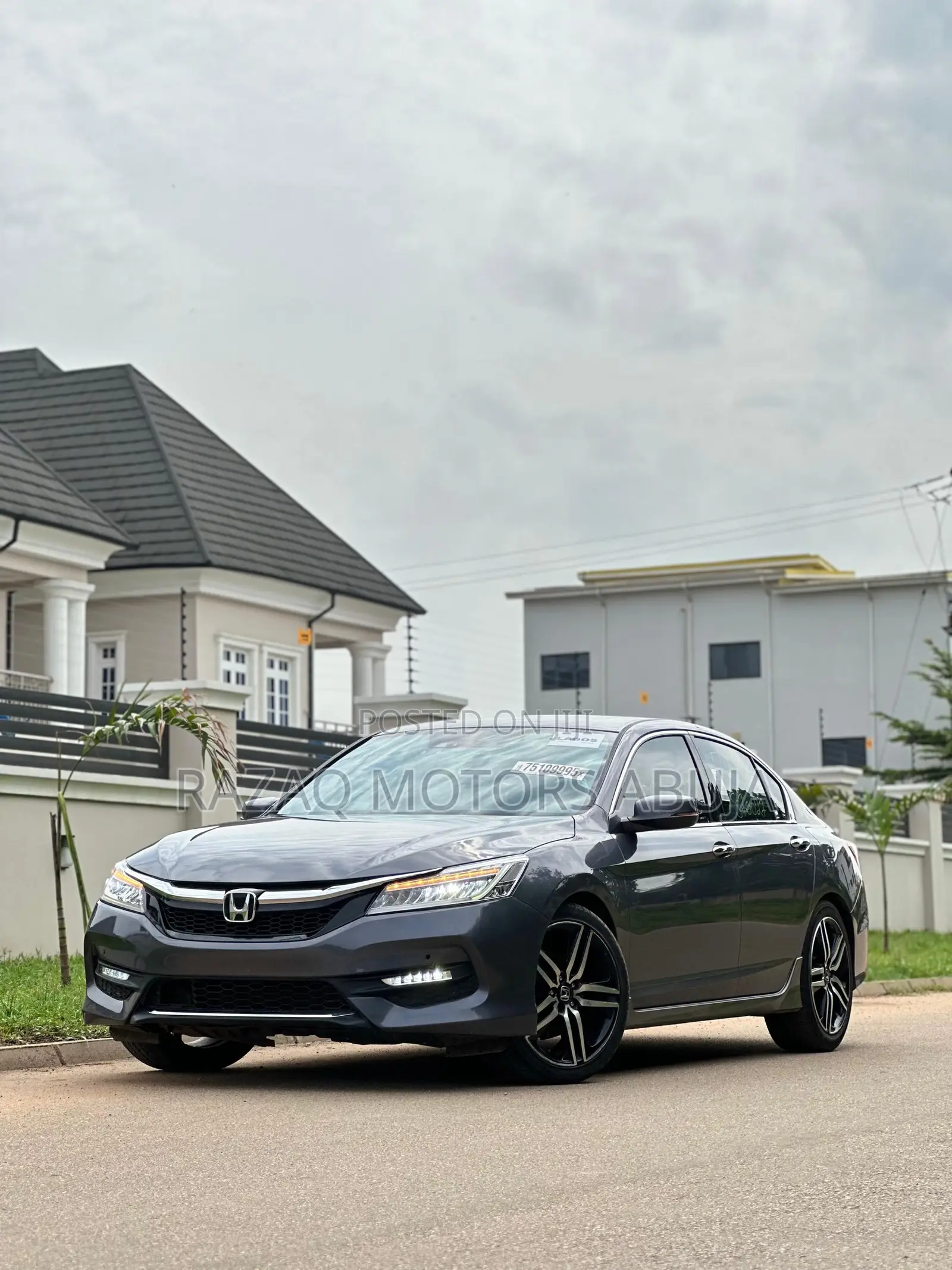 Honda Accord Touring V6 4dr Sedan FWD (3.5L 6cyl 6A) 2017 Gray