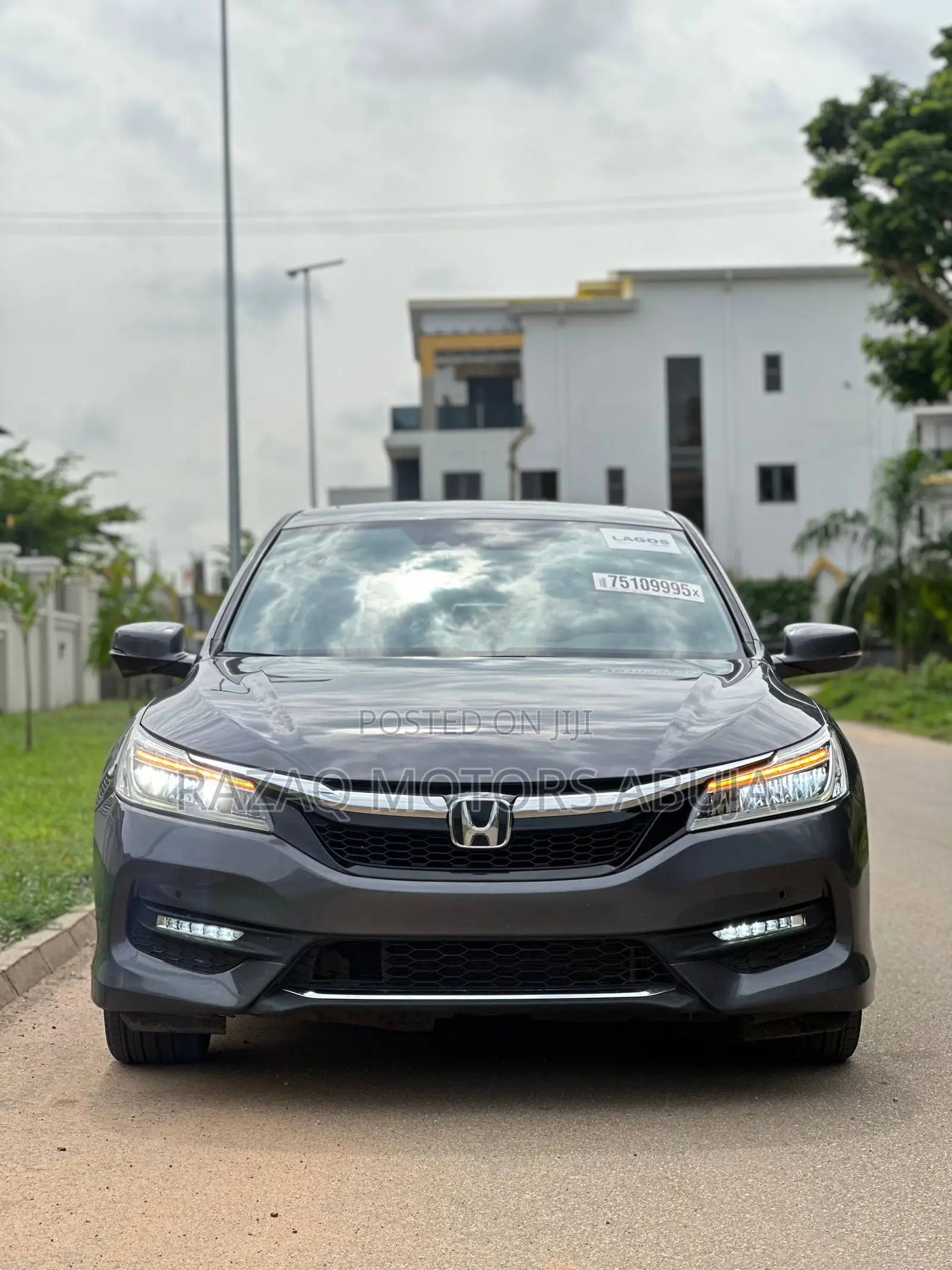 Honda Accord Touring V6 4dr Sedan FWD (3.5L 6cyl 6A) 2017 Gray