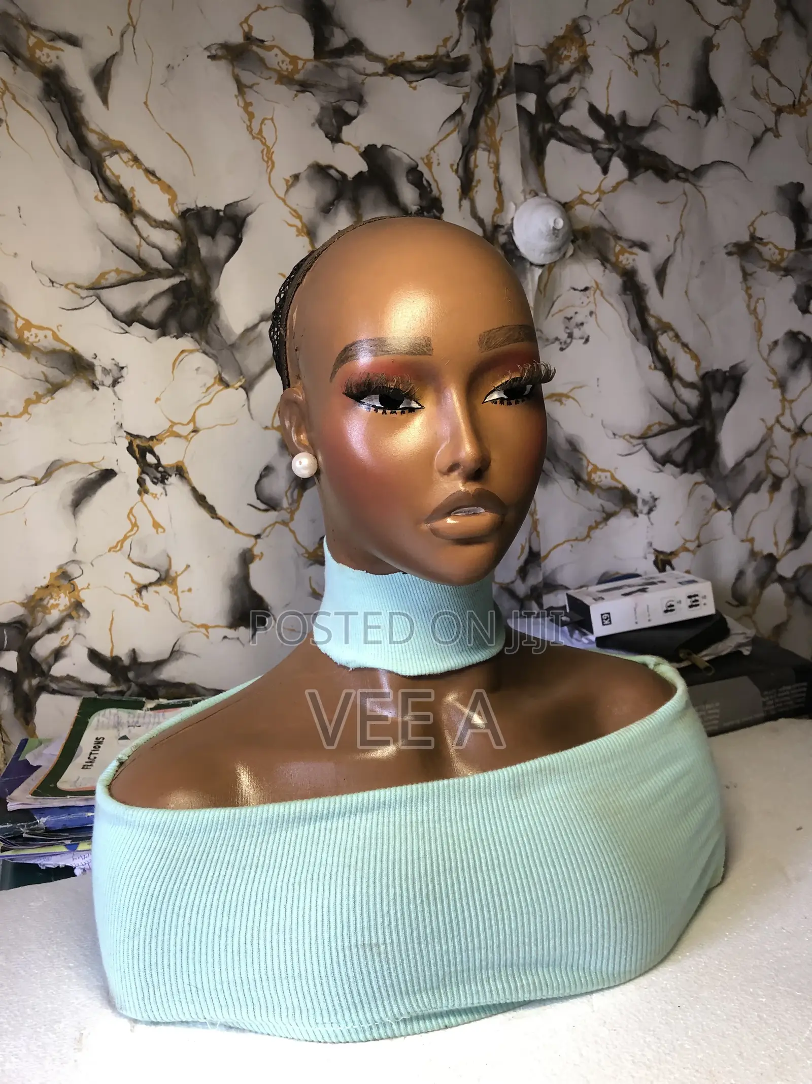 Glammed Mannequin Head With Shoulder for Wig/Glasses/Autogele Display