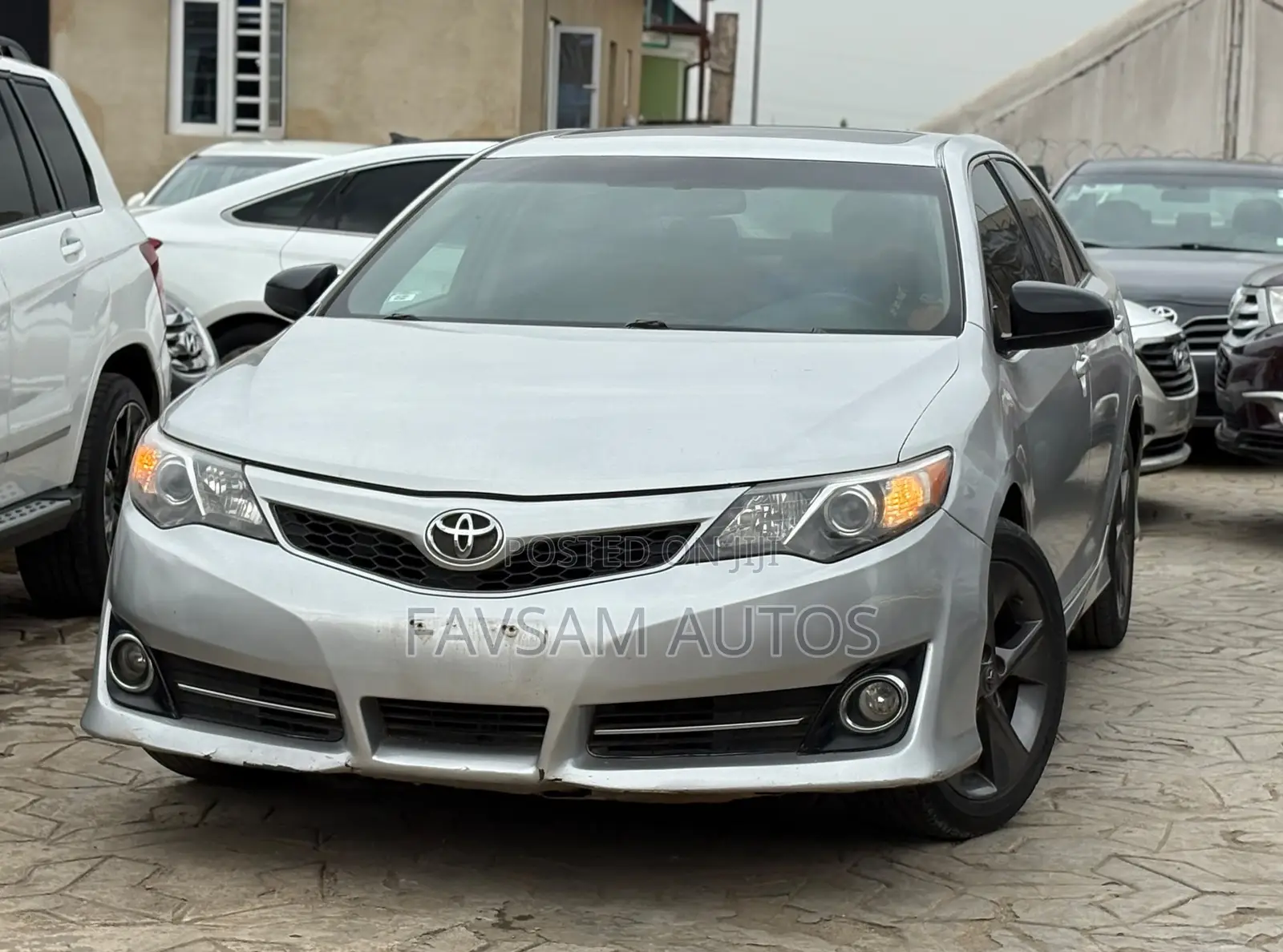 Toyota Camry SE V6 4dr Sedan (3.5L 6cyl 6A) 2012 Silver