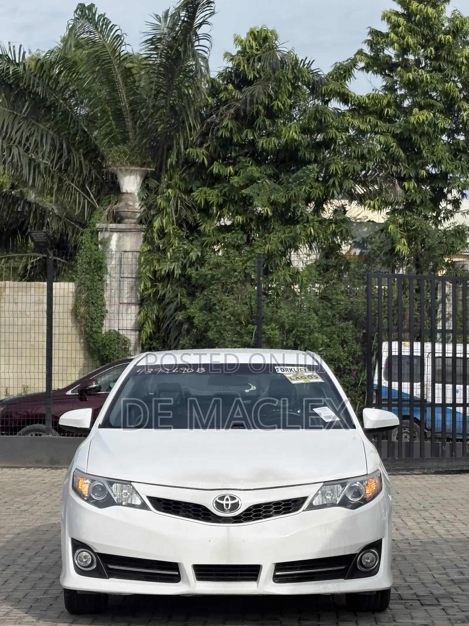 Toyota Camry LE 4dr Sedan (2.5L 4cyl 6A) 2012 White