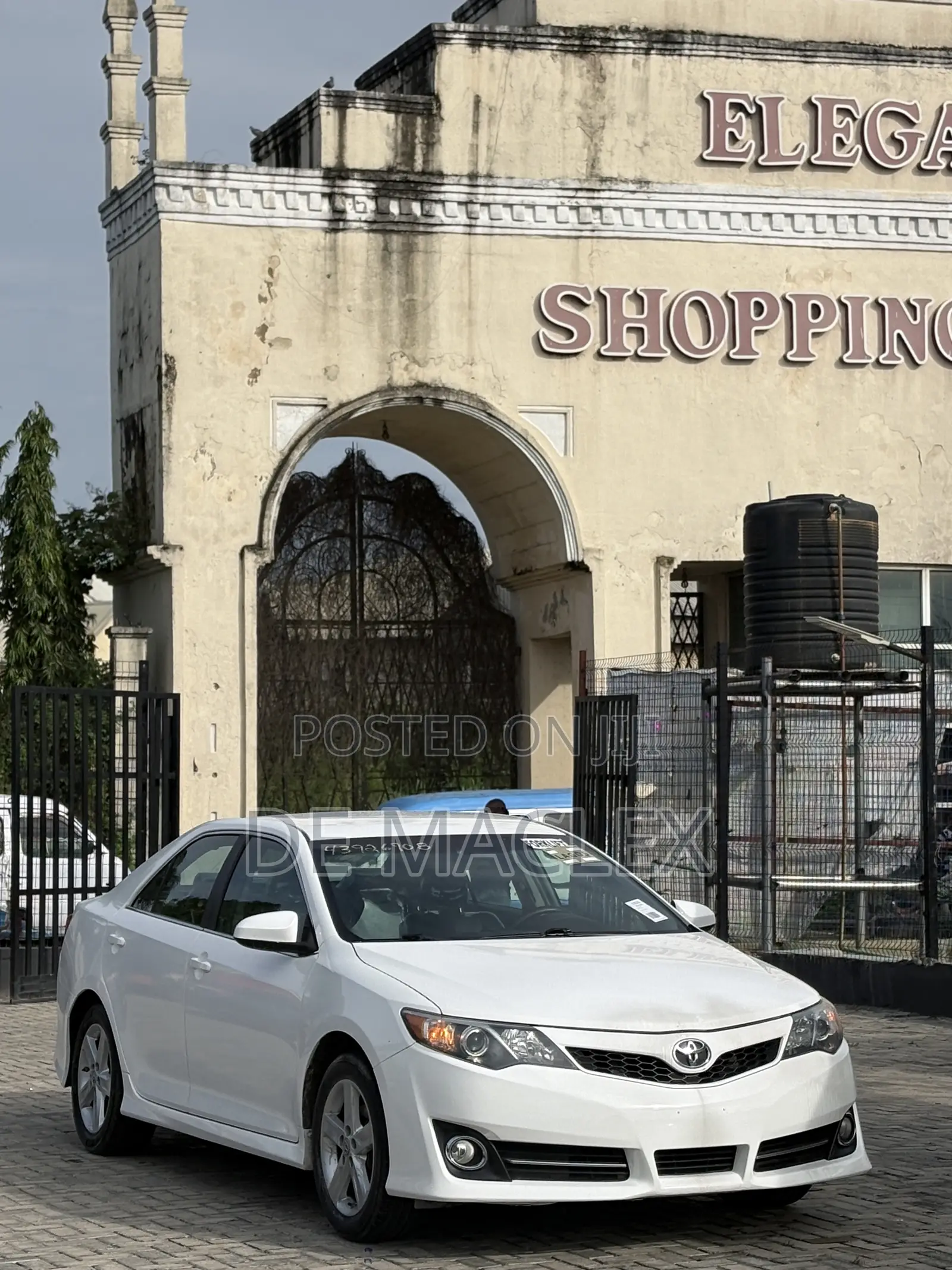 Toyota Camry LE 4dr Sedan (2.5L 4cyl 6A) 2012 White