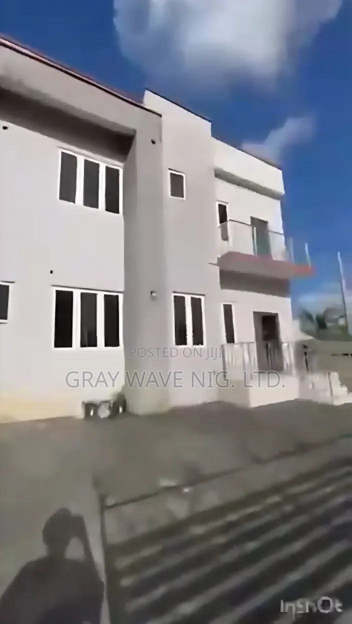 4bdrm Townhouse/Terrace in Sabon Lugbe for sale