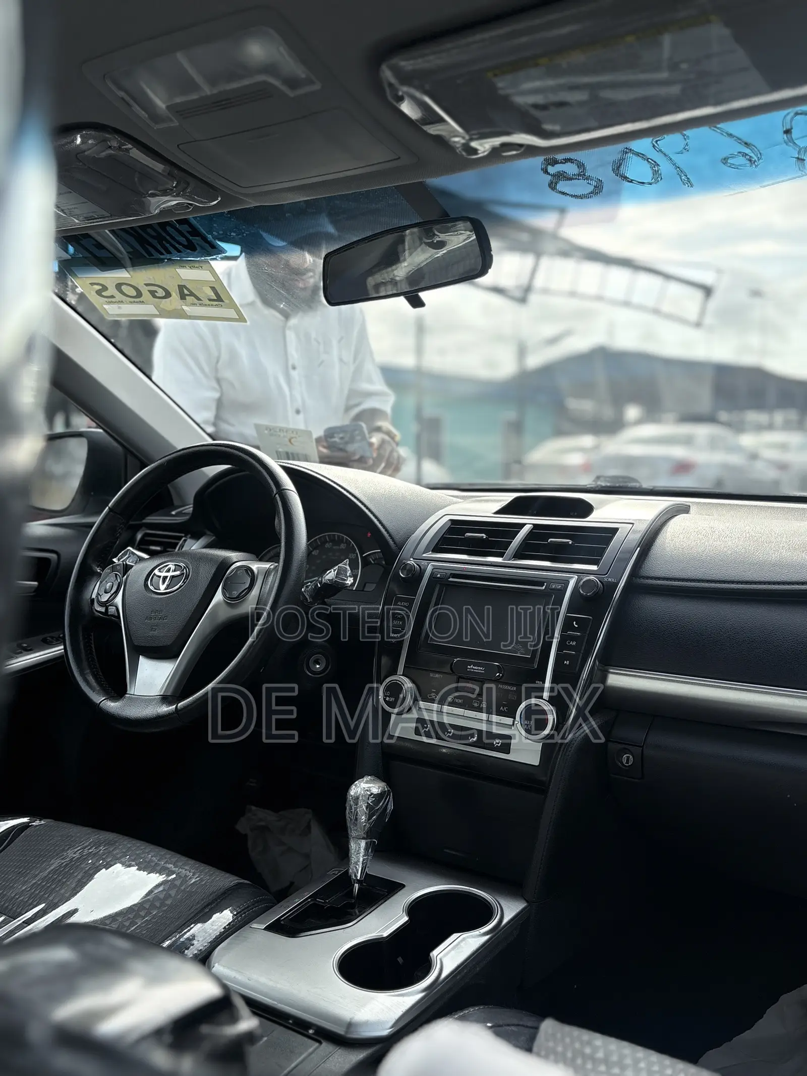 Toyota Camry LE 4dr Sedan (2.5L 4cyl 6A) 2012 White