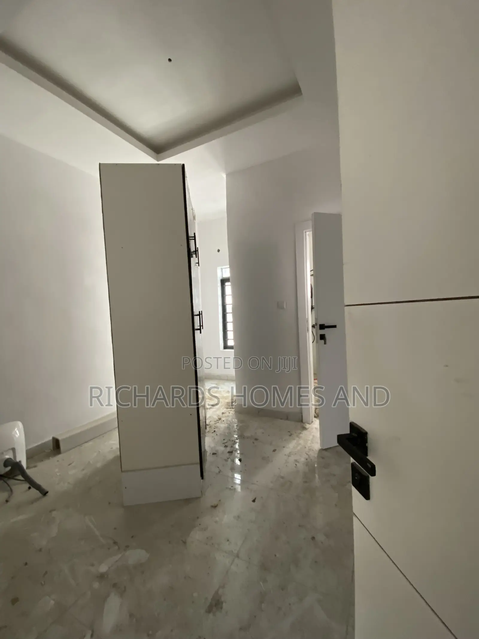 4bdrm Duplex in Chevron for sale