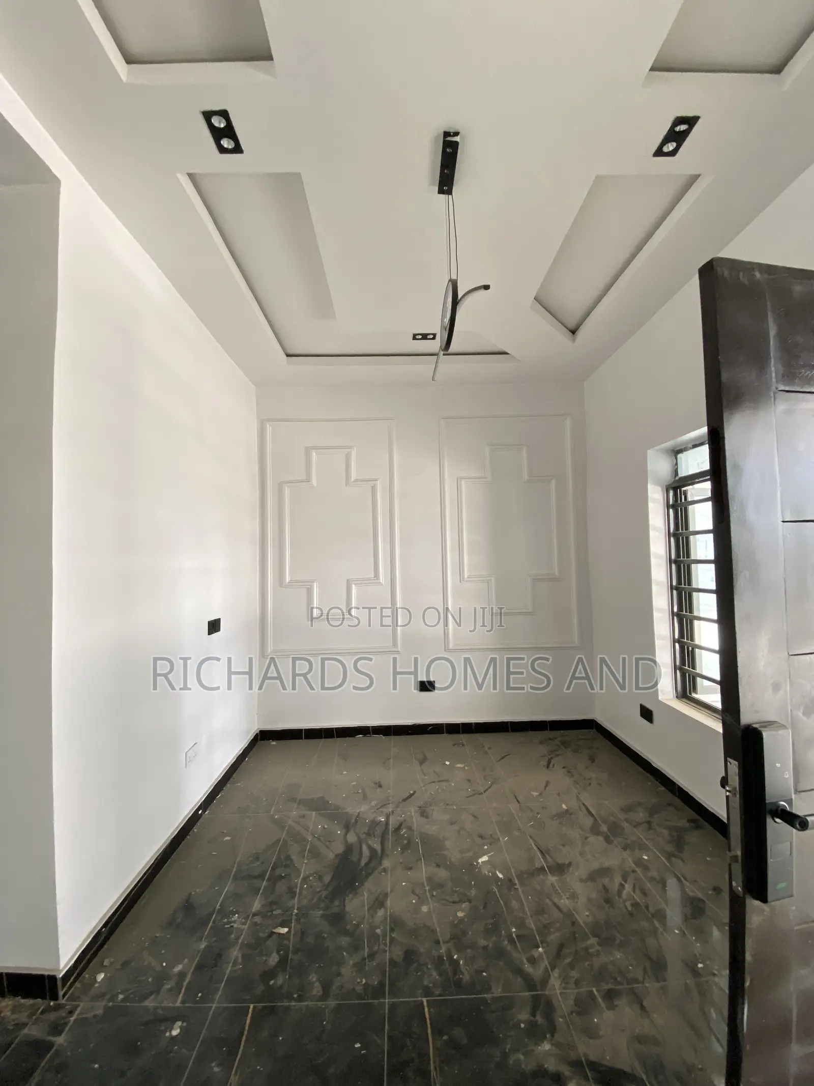 4bdrm Duplex in Chevron for sale