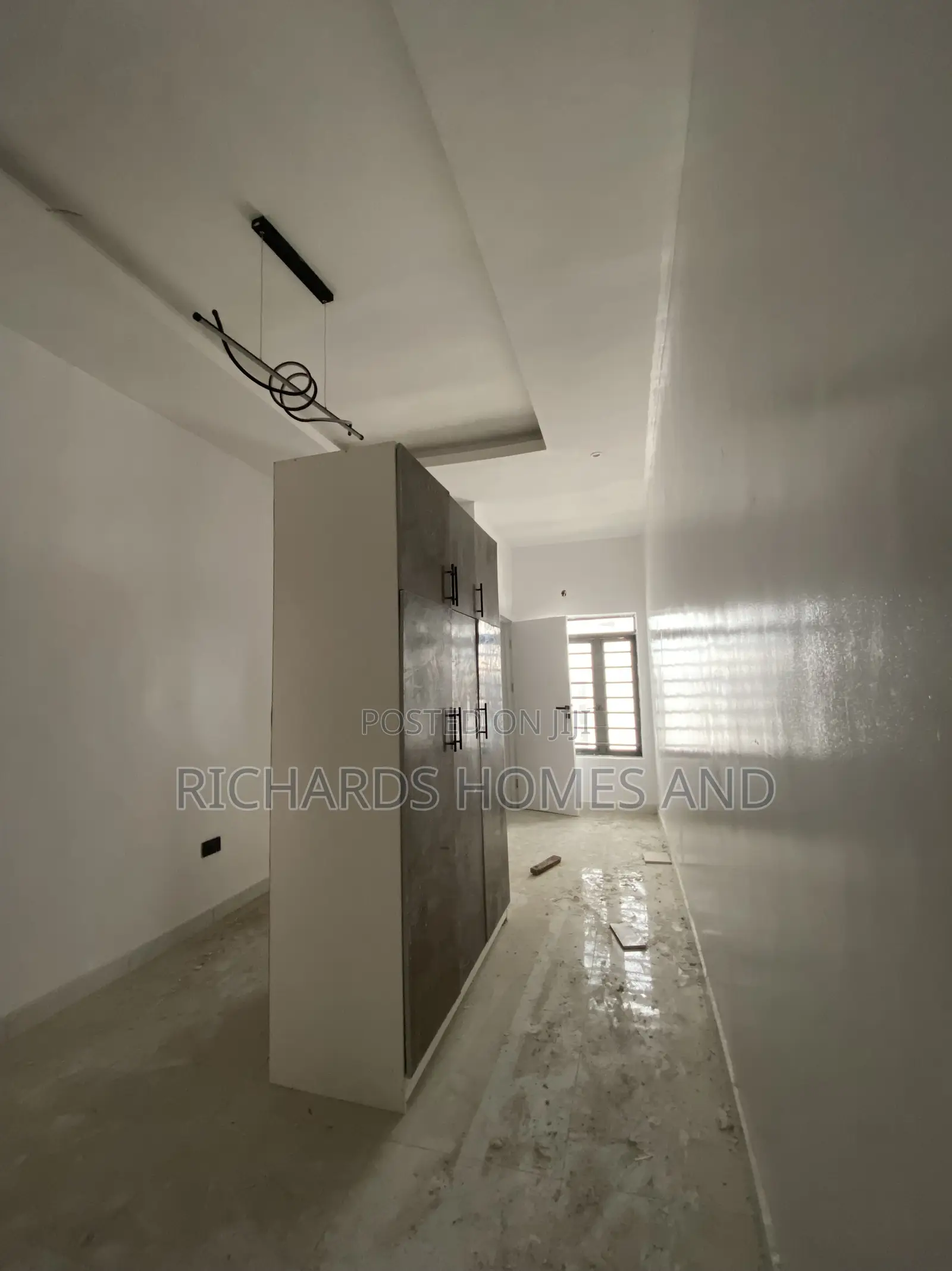 4bdrm Duplex in Chevron for sale