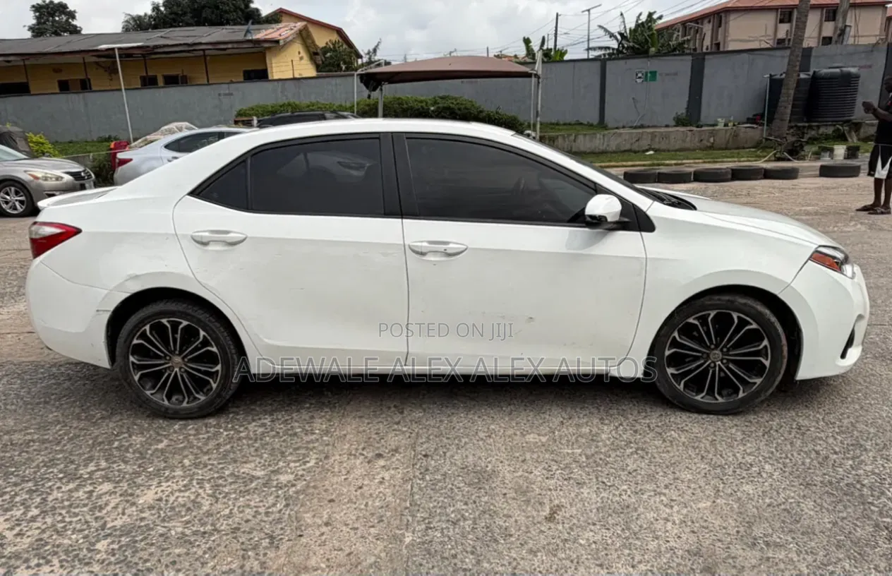Toyota Corolla S 4dr Sedan (1.8L 4cyl CVT) 2014 White