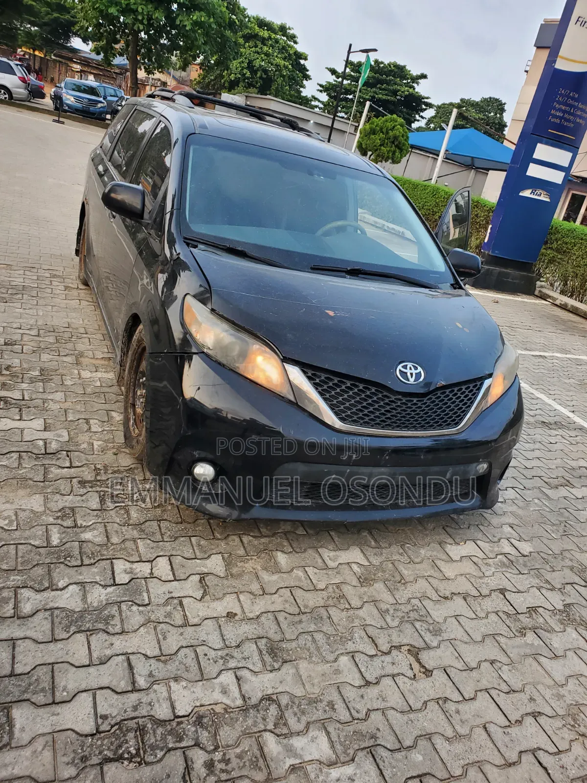 Toyota Sienna SE 8 Passenger 2011 Black
