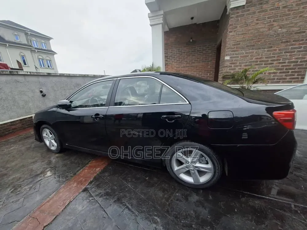 Toyota Camry SE 4dr Sedan (2.5L 4cyl 6A) 2013 Black